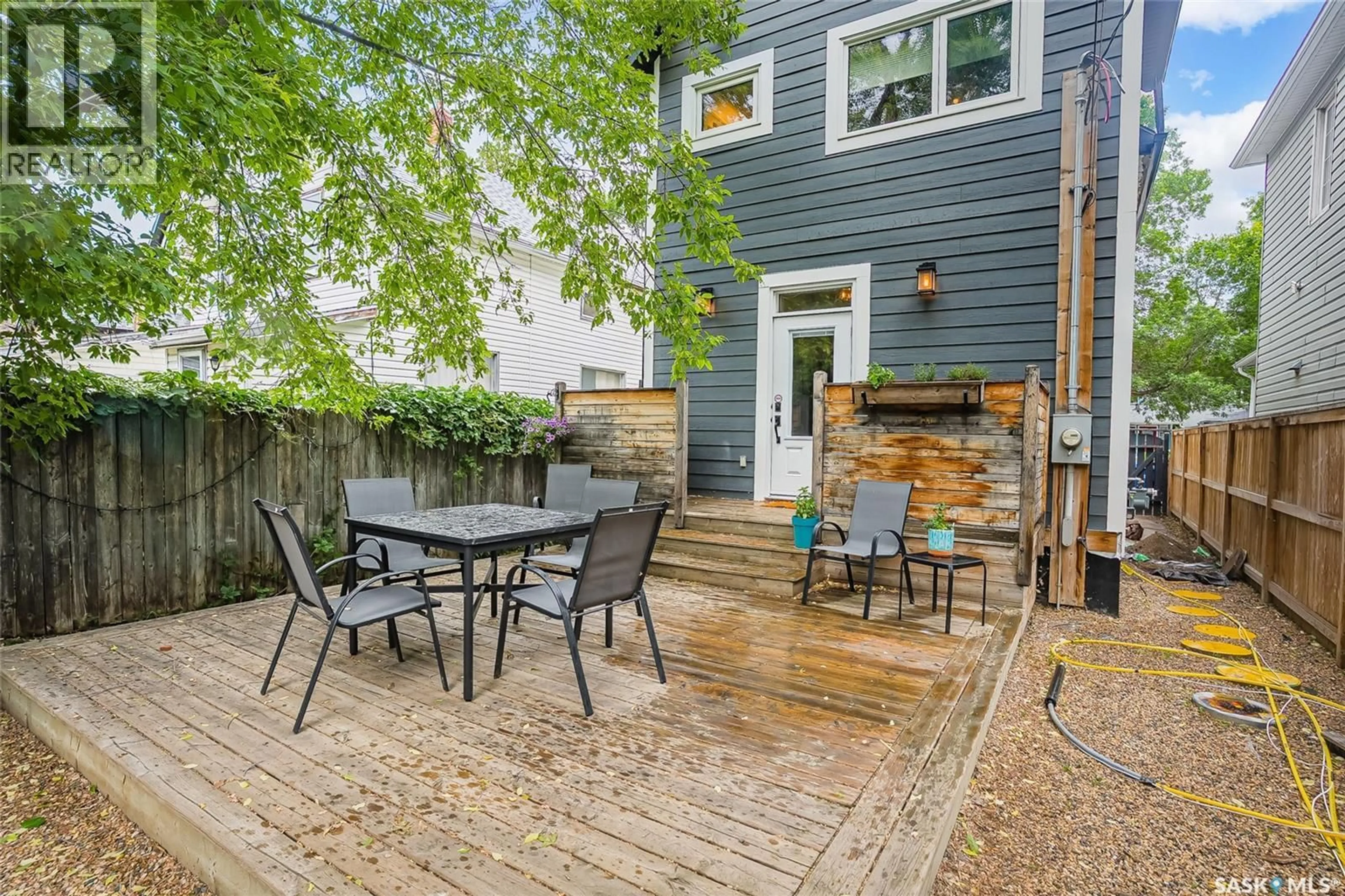 Patio, street for 519 G AVENUE, Saskatoon Saskatchewan S7M1V7