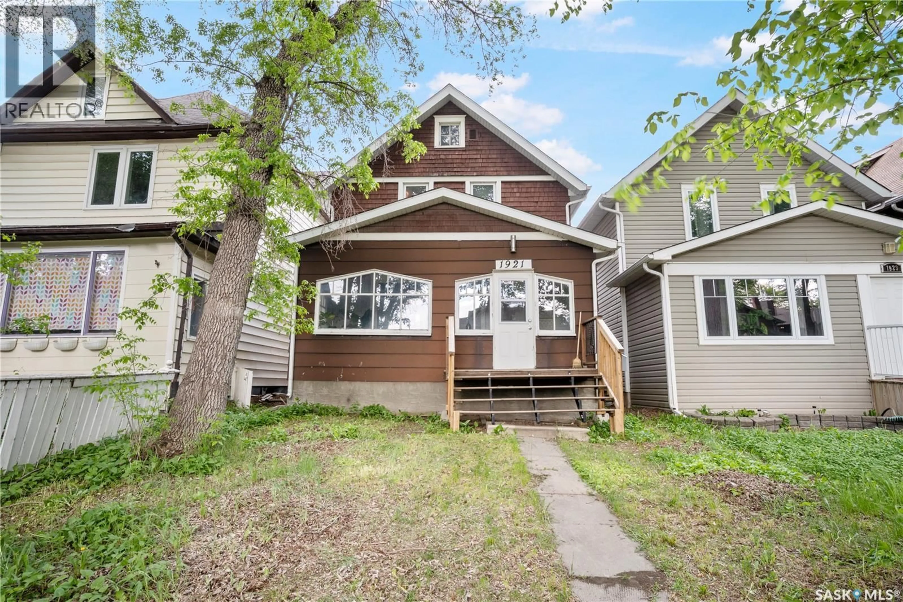 Home with vinyl exterior material, street for 1921 GARNET STREET, Regina Saskatchewan S4T2Z5