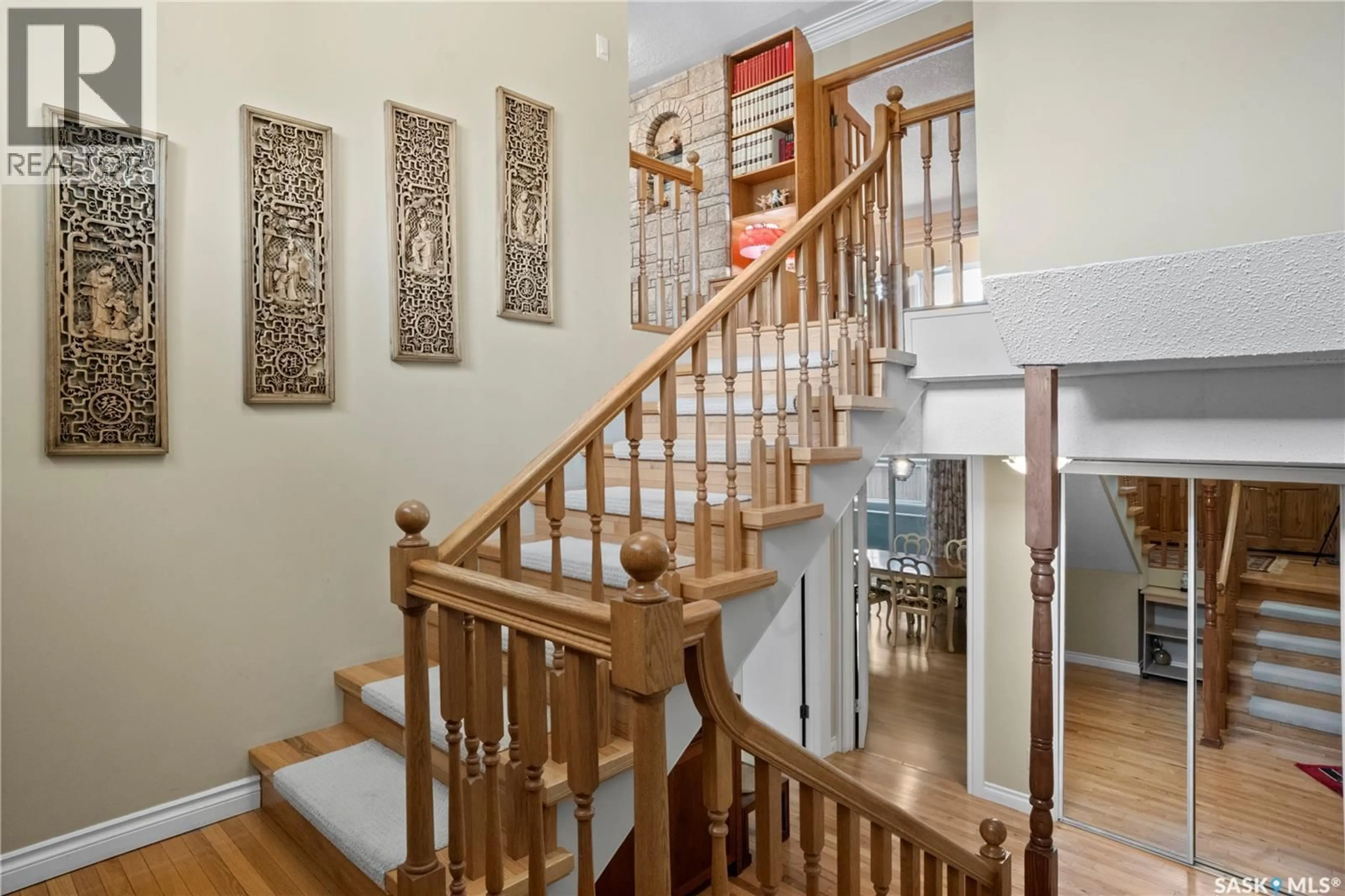 Indoor foyer for 66 LESLIE PLACE, Regina Saskatchewan S4S6R2