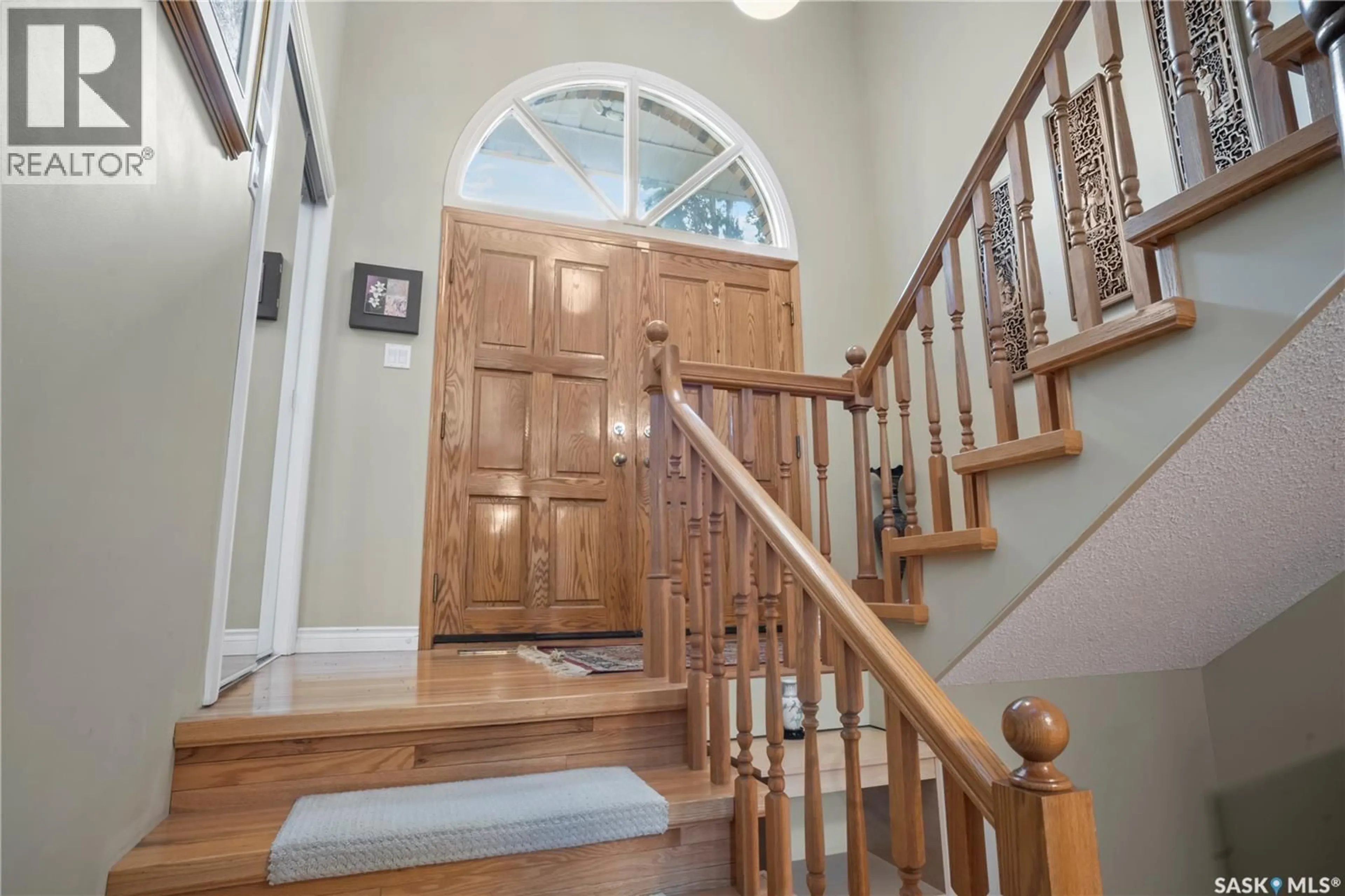 Indoor foyer for 66 LESLIE PLACE, Regina Saskatchewan S4S6R2
