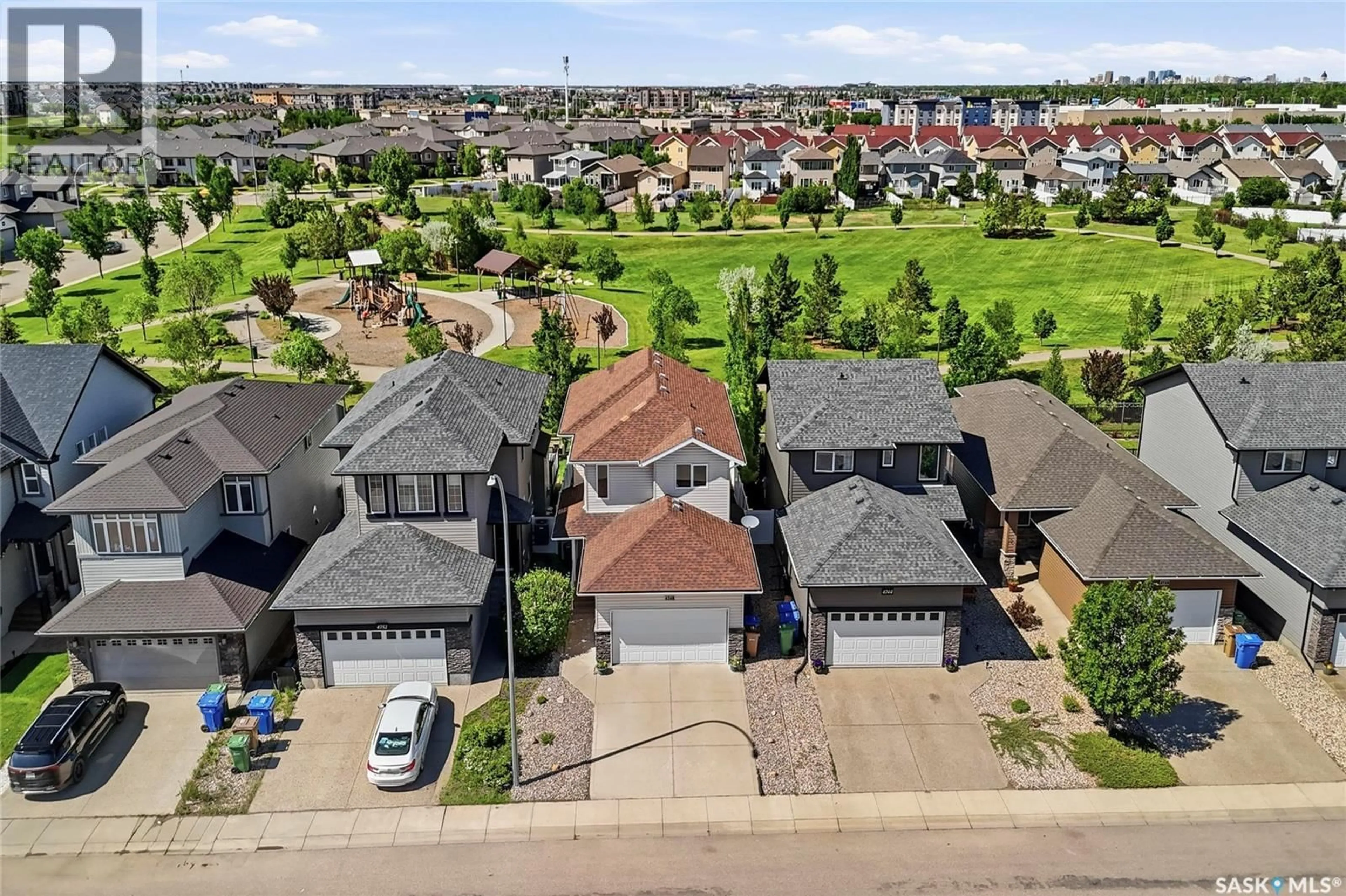 A pic from outside/outdoor area/front of a property/back of a property/a pic from drone, street for 4748 PADWICK AVENUE, Regina Saskatchewan S4W0C4