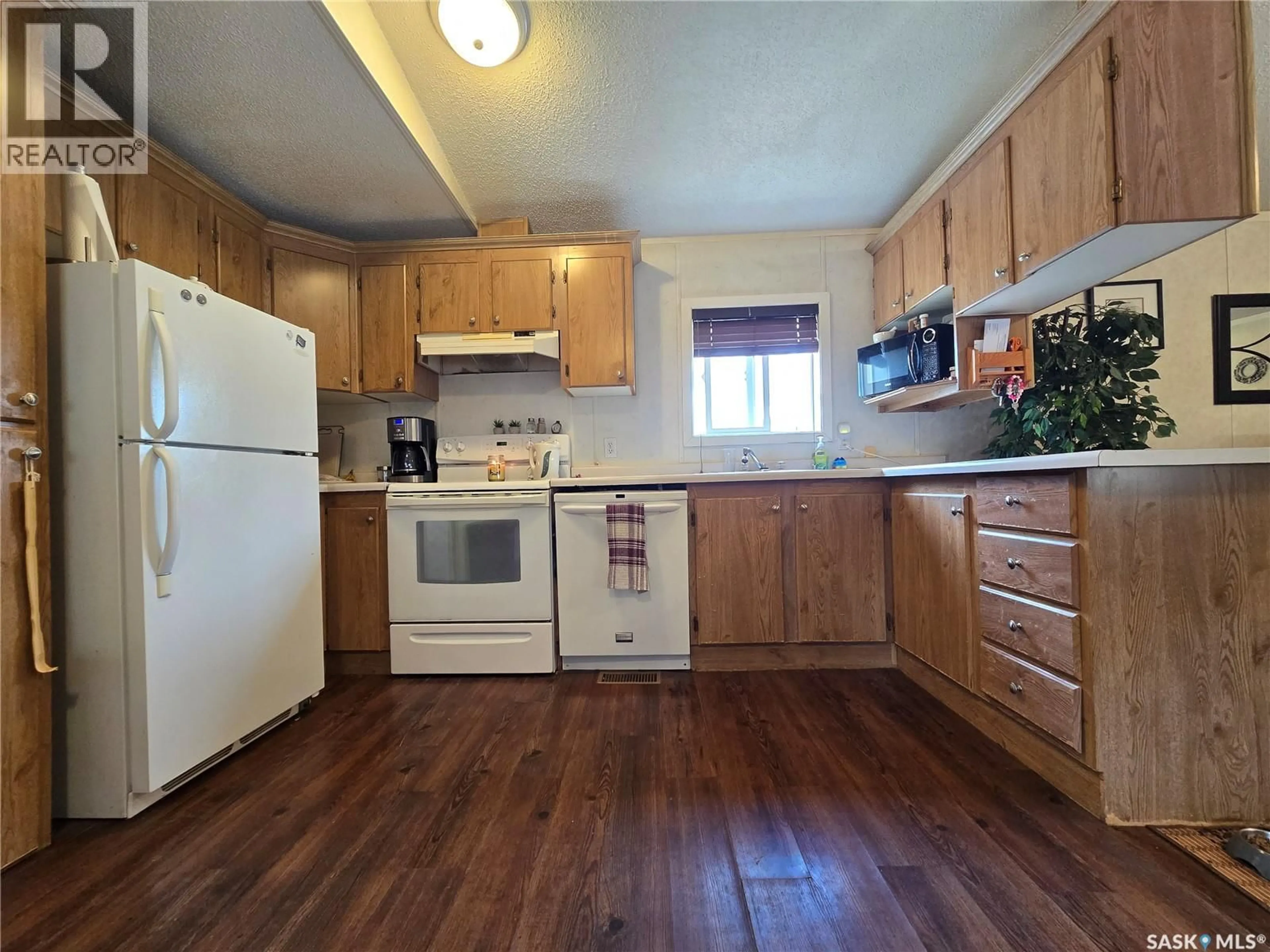 Standard kitchen, wood/laminate floor for 106 - 53 1ST AVENUE, Weyburn Saskatchewan S4H2J1