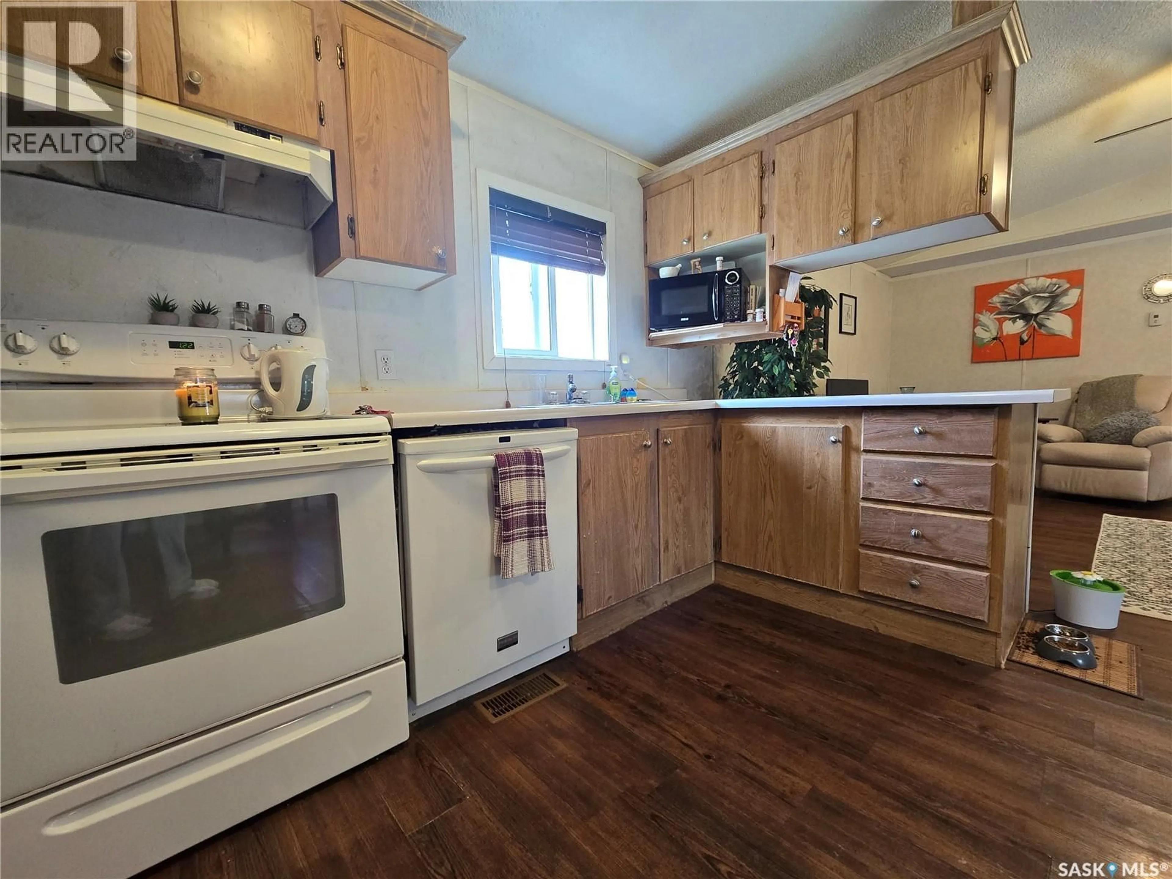 Standard kitchen, wood/laminate floor for 106 - 53 1ST AVENUE, Weyburn Saskatchewan S4H2J1