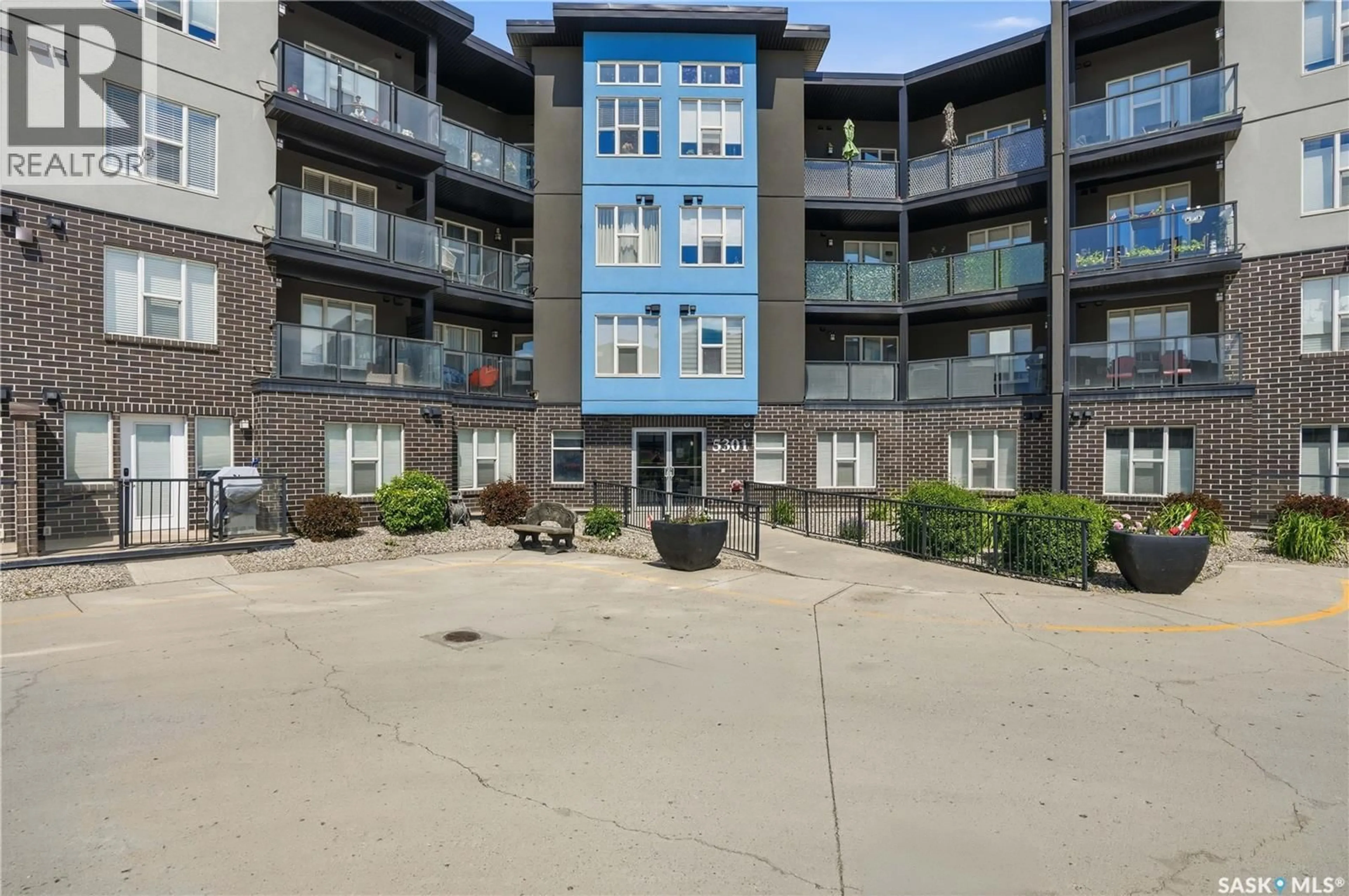 Patio, water/lake/river/ocean view for 323 5301 UNIVERSAL CRESCENT, Regina Saskatchewan S4W0L2
