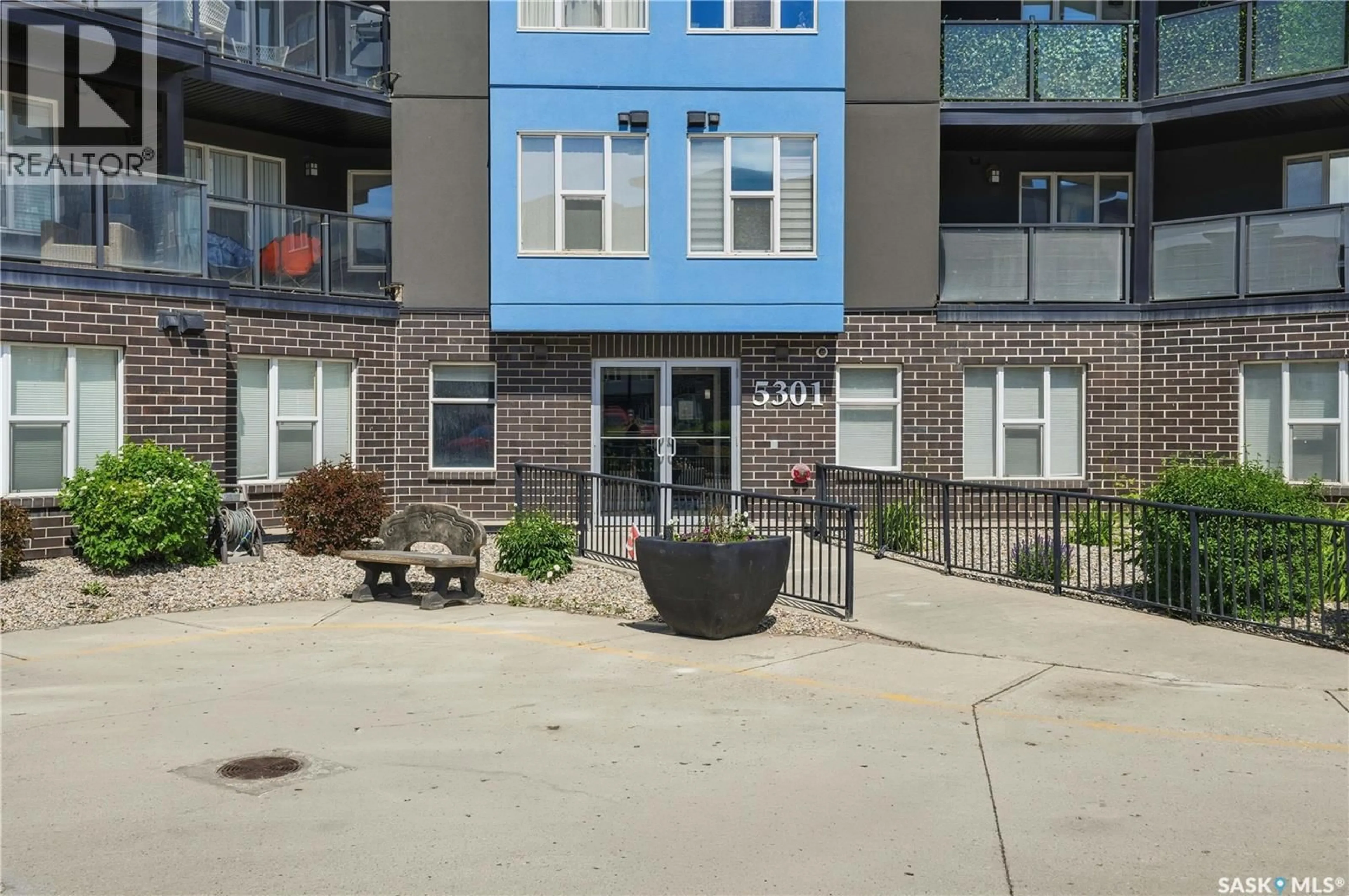 Patio, unknown for 323 5301 UNIVERSAL CRESCENT, Regina Saskatchewan S4W0L2
