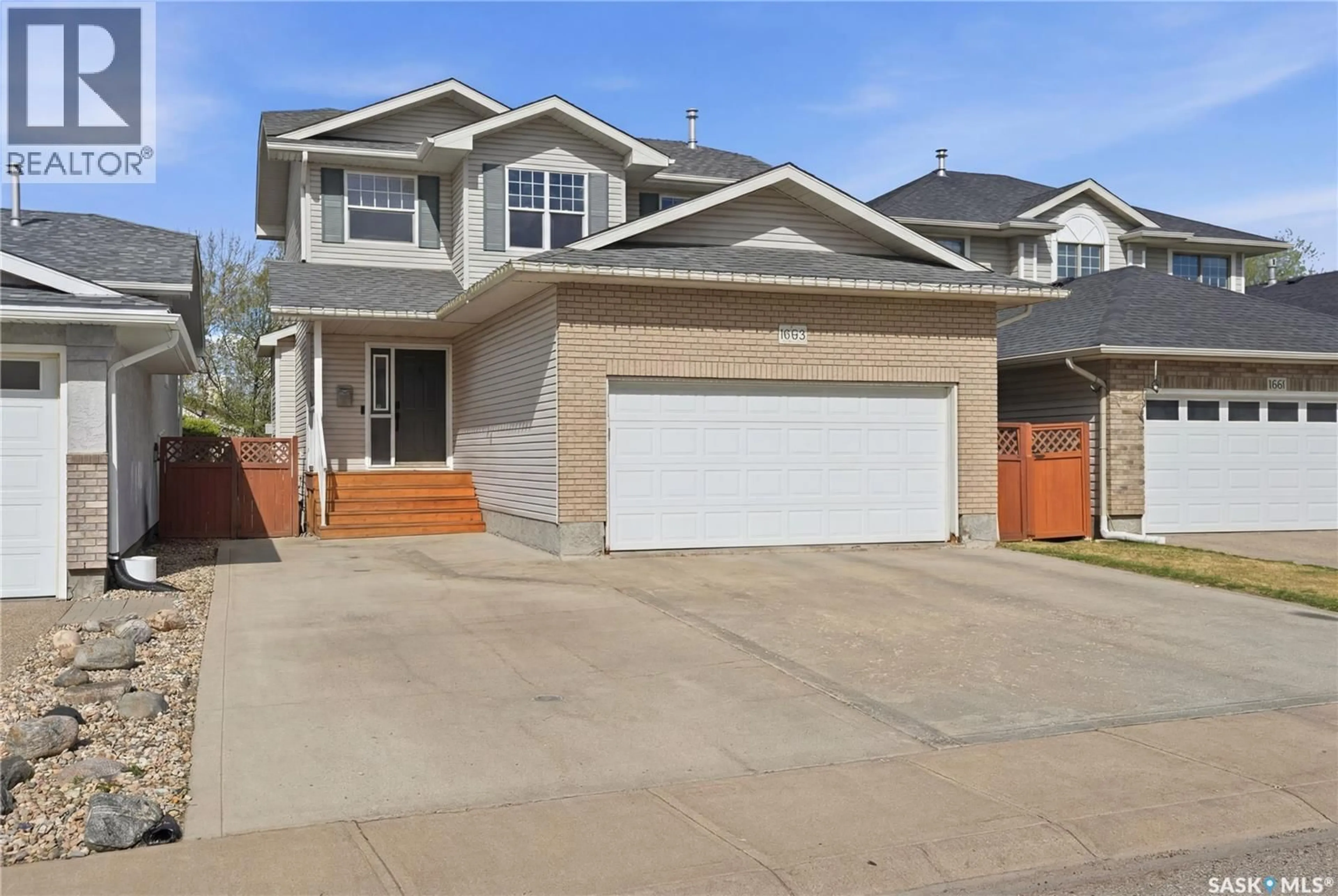 Home with vinyl exterior material, street for 1663 FENWICK CRESCENT, Regina Saskatchewan S4X4N4