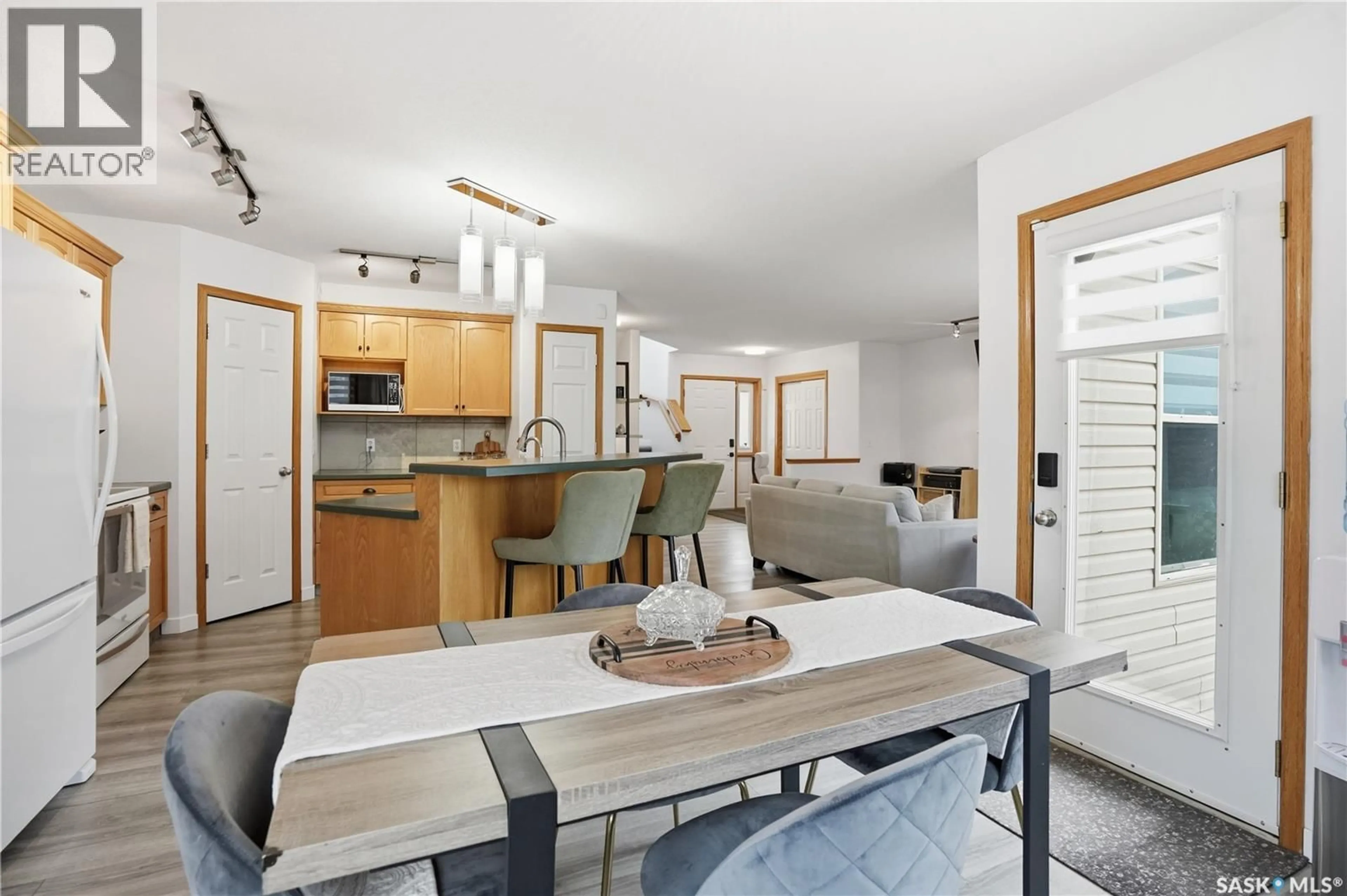 Open concept kitchen, unknown for 1663 FENWICK CRESCENT, Regina Saskatchewan S4X4N4