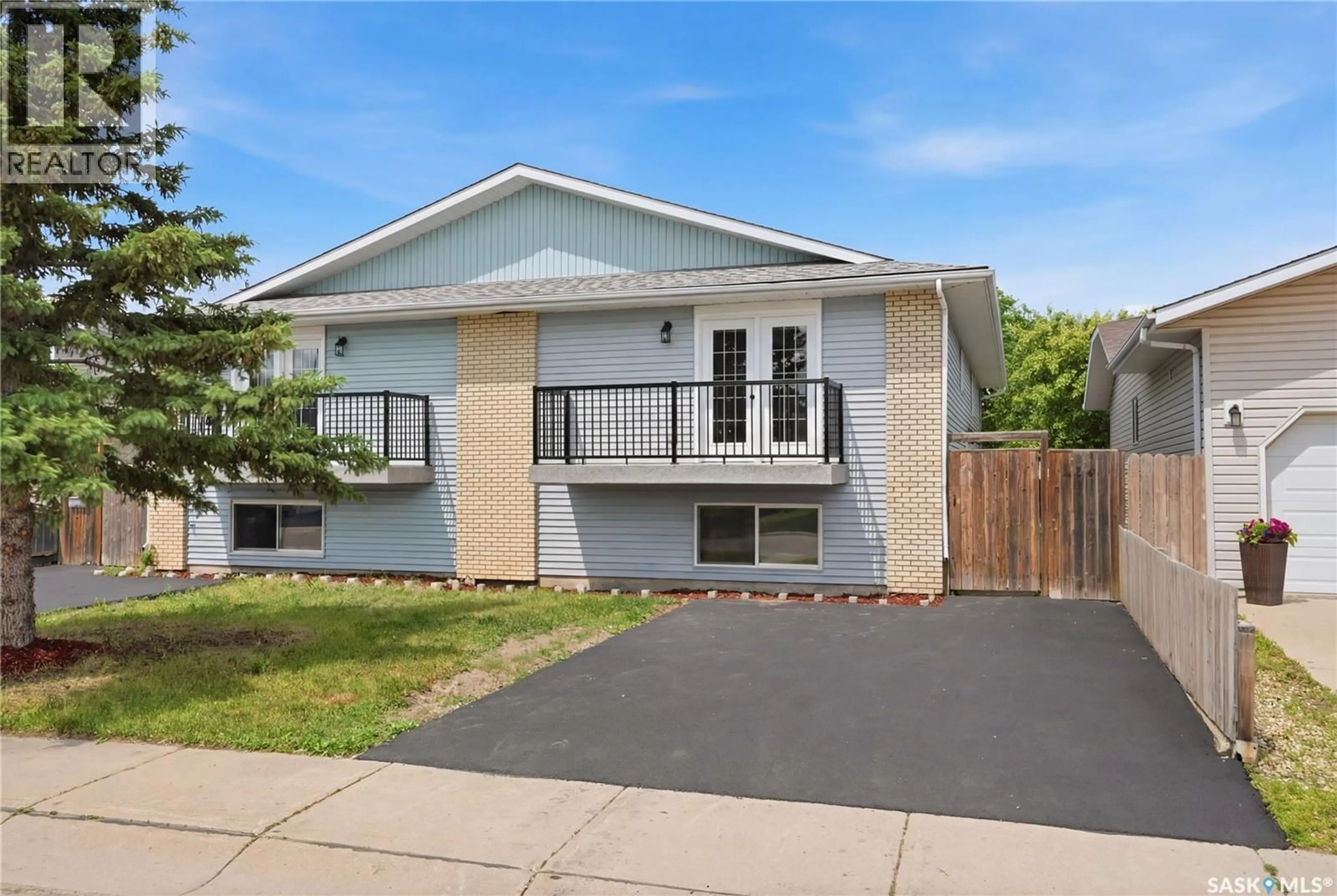 Home with vinyl exterior material, street for 114 - 116 HALL CRESCENT, Saskatoon Saskatchewan S7L7G6