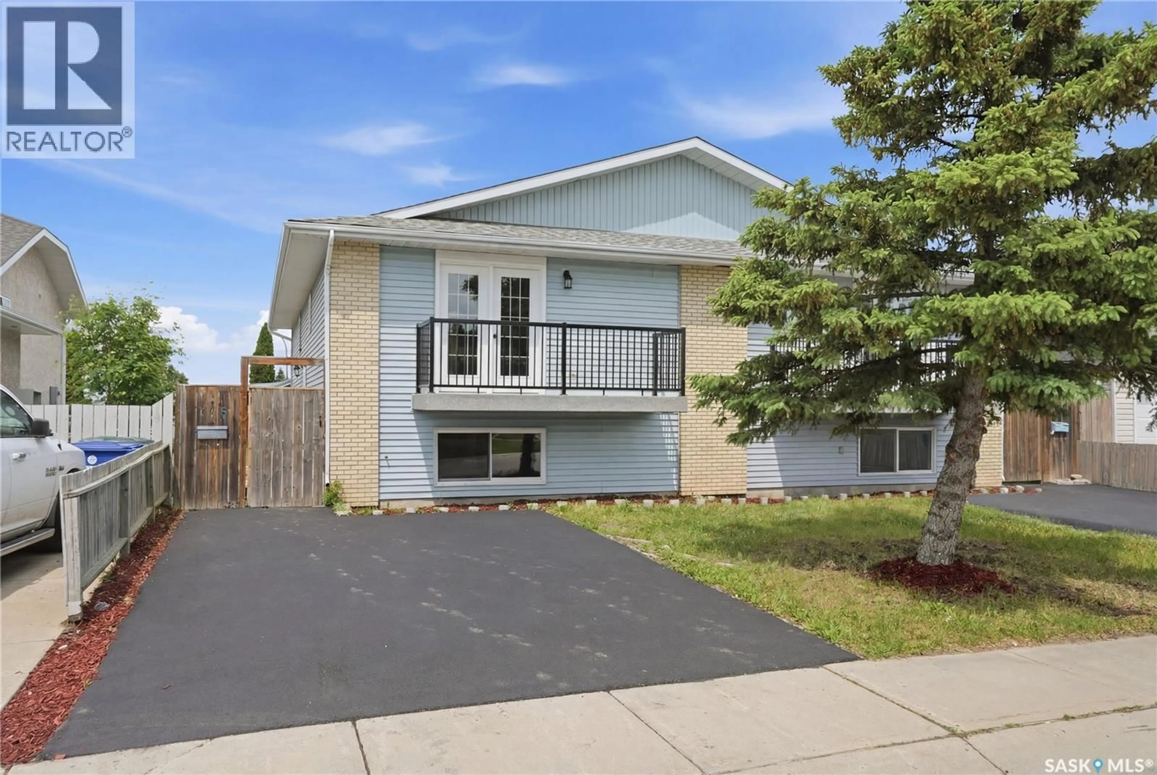 Unknown for 114 - 116 HALL CRESCENT, Saskatoon Saskatchewan S7L7G6