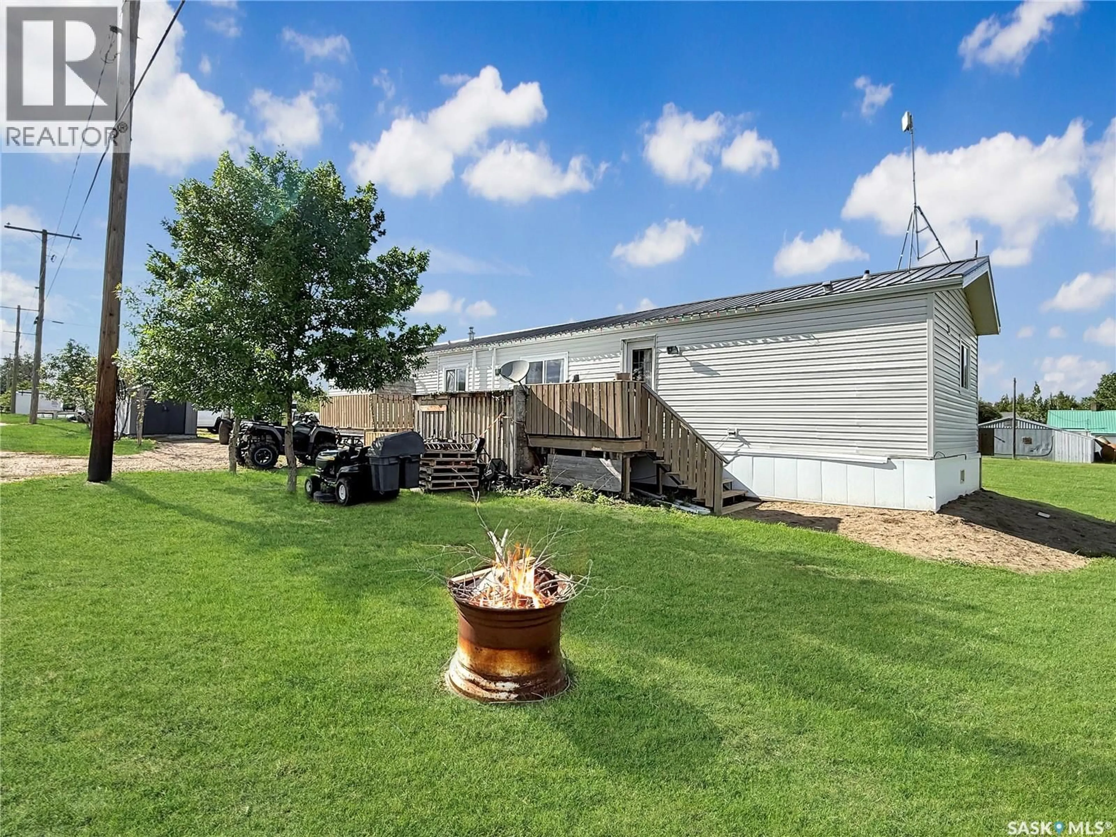 A pic from outside/outdoor area/front of a property/back of a property/a pic from drone, unknown for 424 JEROME STREET, Webb Saskatchewan S0N2X0