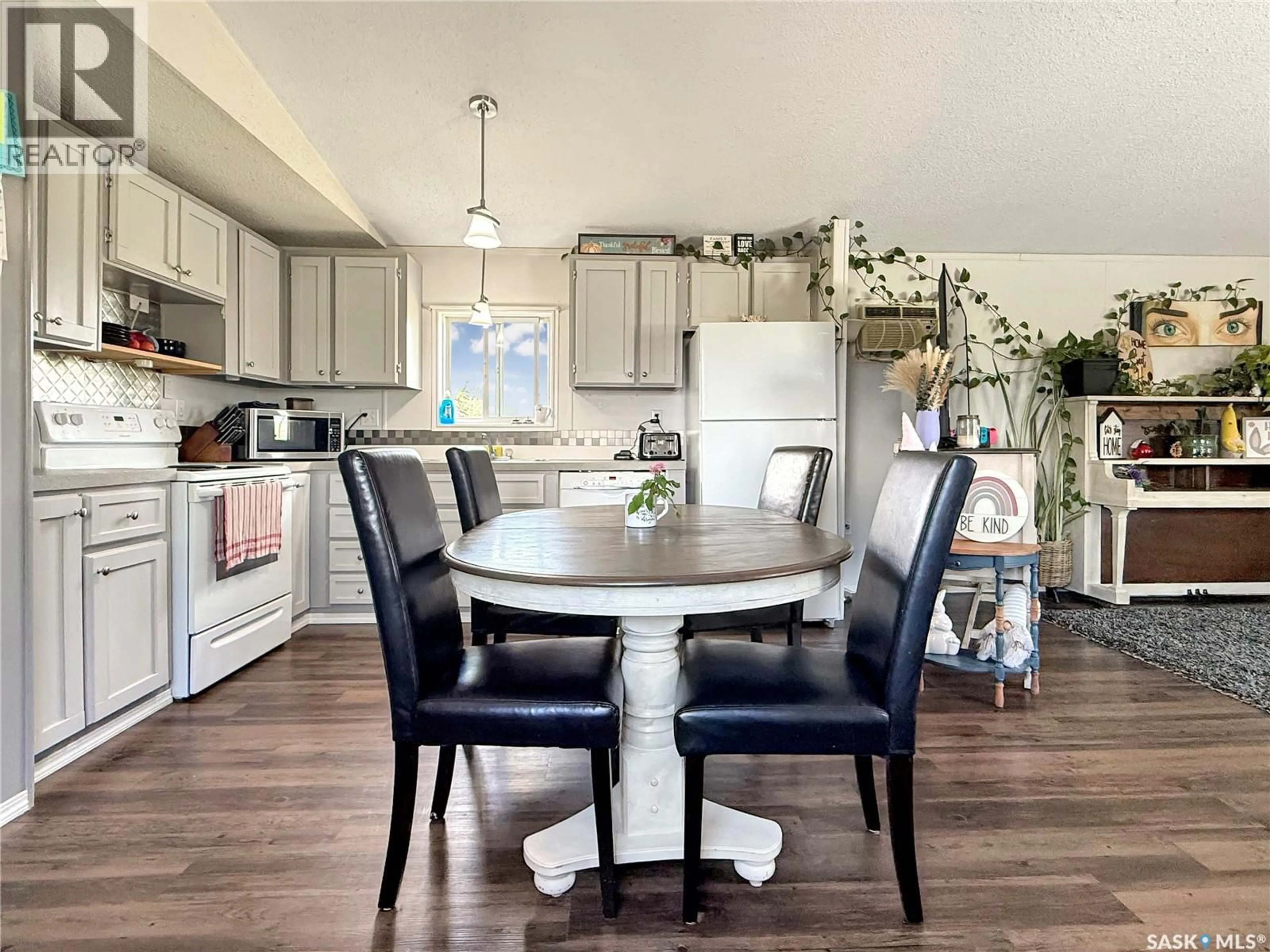 Open concept kitchen, unknown for 424 JEROME STREET, Webb Saskatchewan S0N2X0
