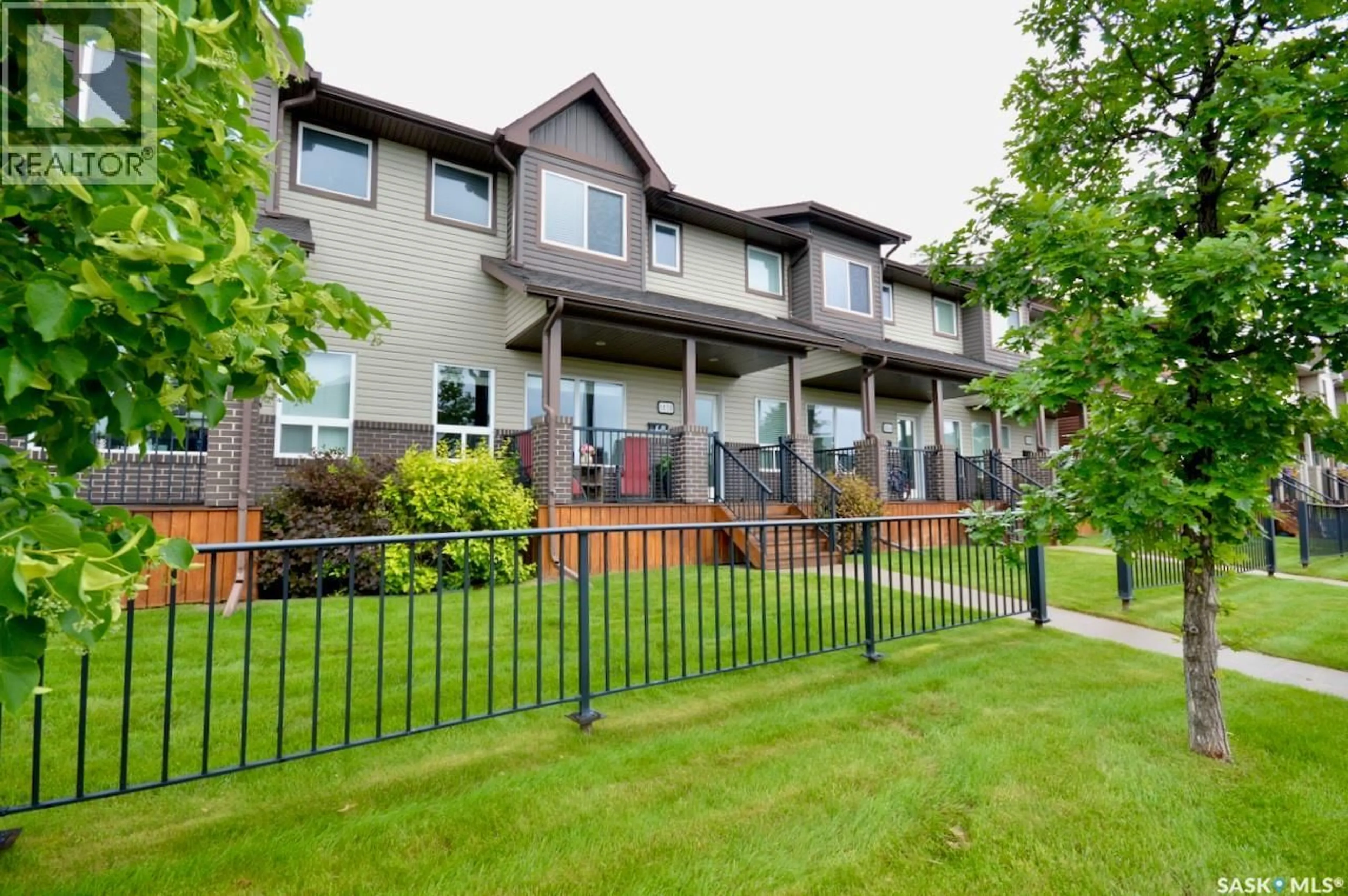 Patio, unknown for 1018 WILLOWGROVE CRESCENT, Saskatoon Saskatchewan S7W0H7
