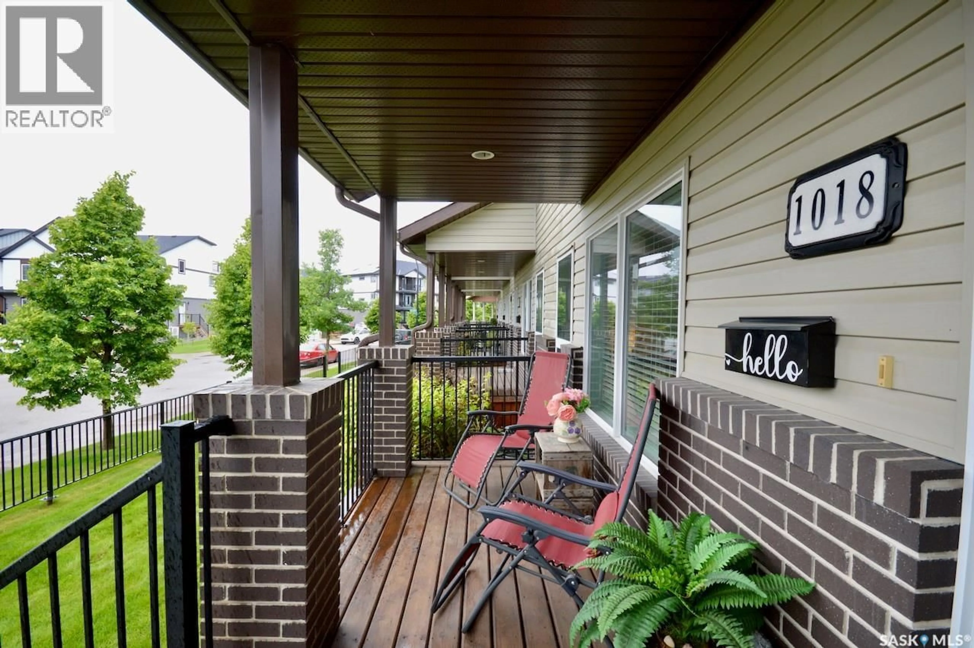 Patio, street for 1018 WILLOWGROVE CRESCENT, Saskatoon Saskatchewan S7W0H7