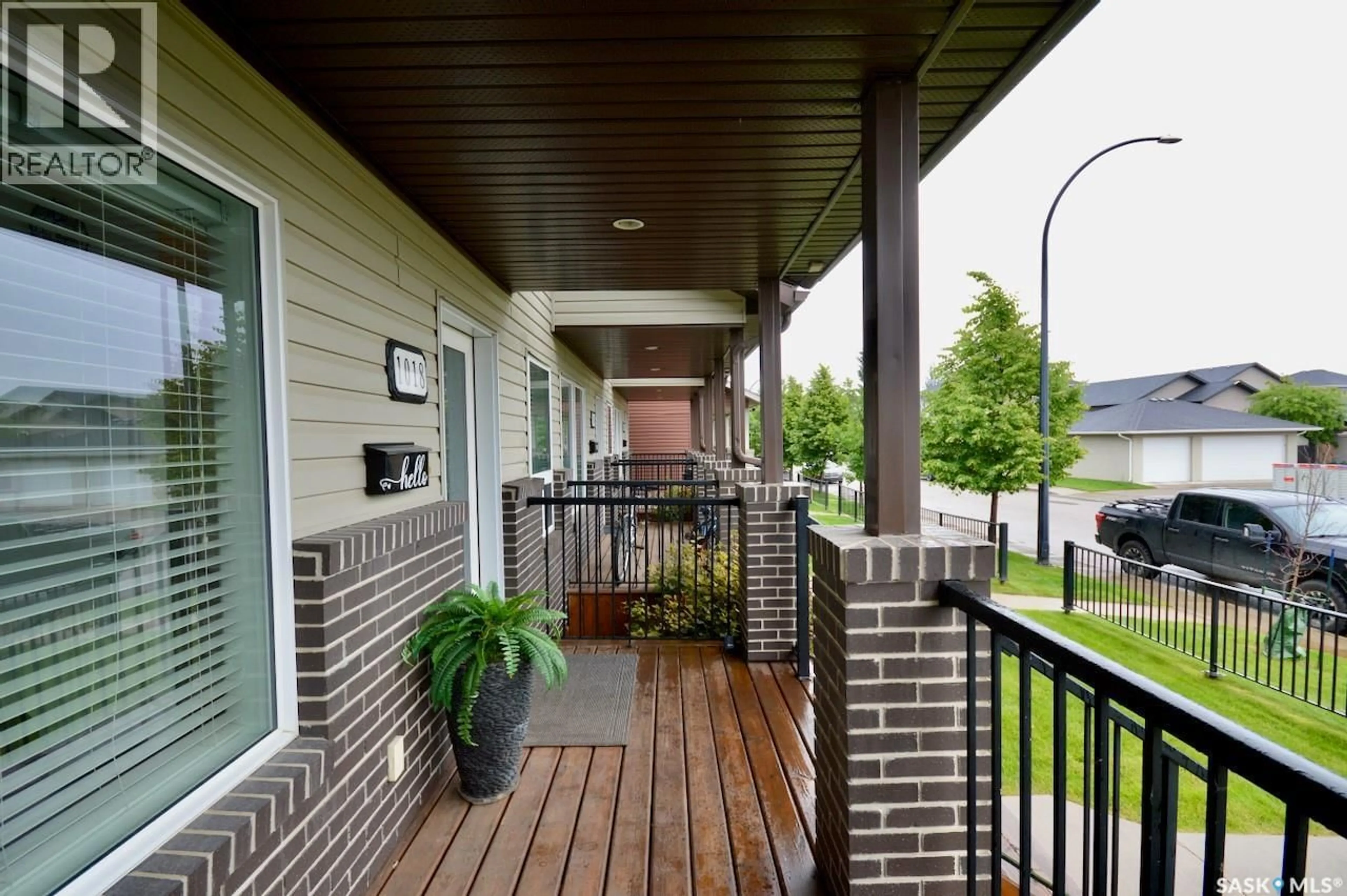 Patio, street for 1018 WILLOWGROVE CRESCENT, Saskatoon Saskatchewan S7W0H7