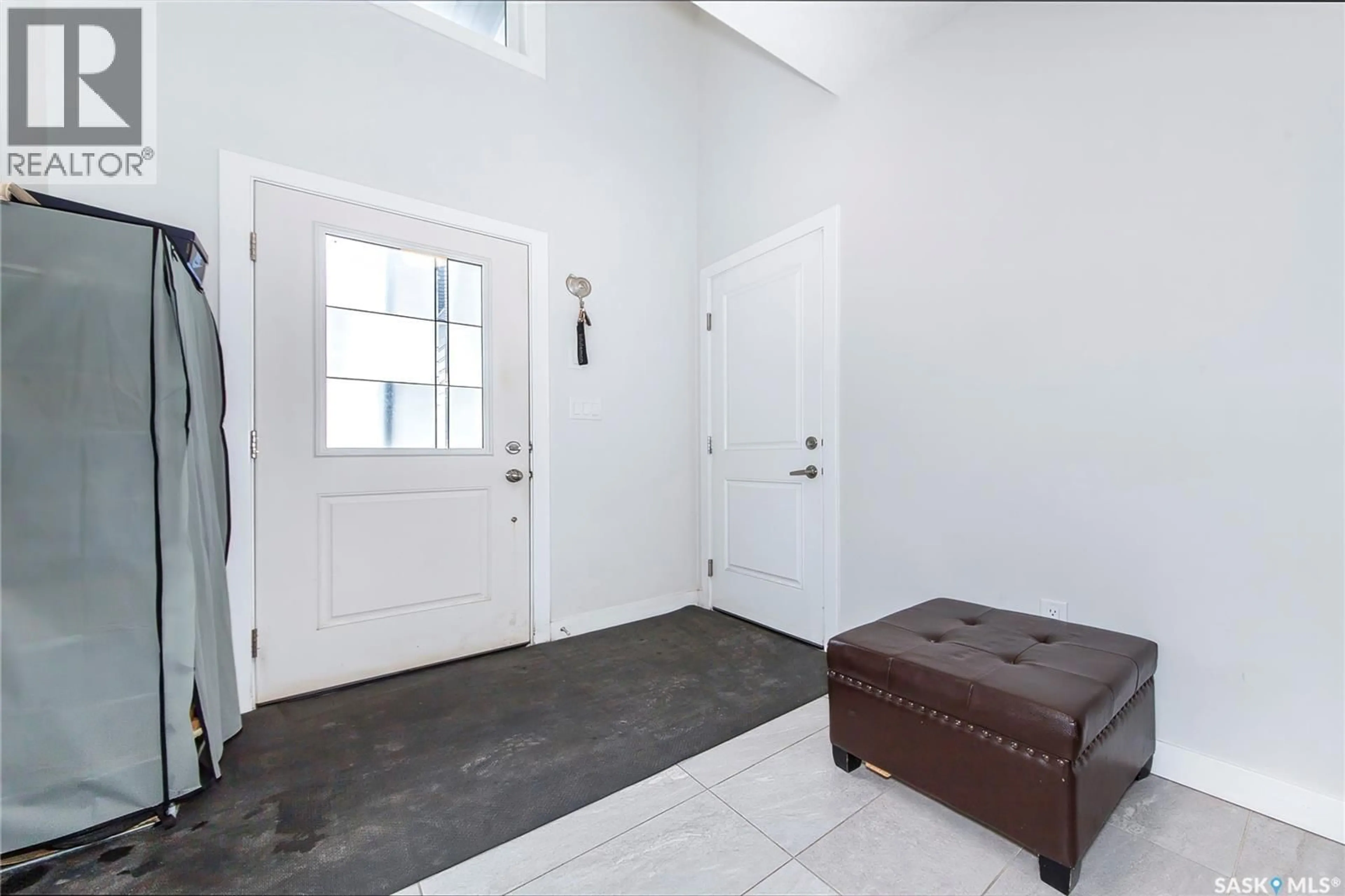 Indoor entryway for 4166 DIEFENBAKER DRIVE, Saskatoon Saskatchewan S7I6W8