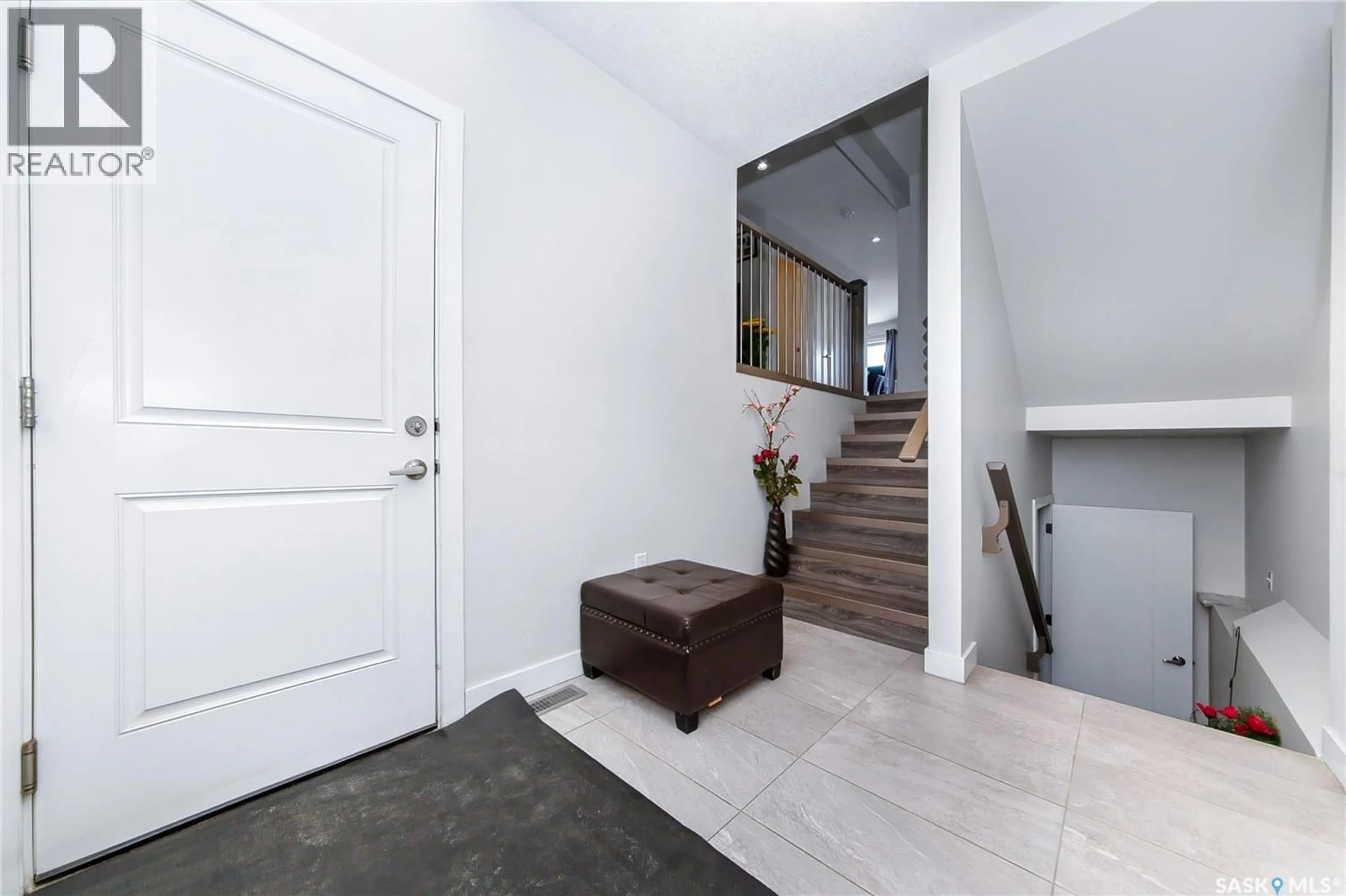 Indoor entryway for 4166 DIEFENBAKER DRIVE, Saskatoon Saskatchewan S7I6W8