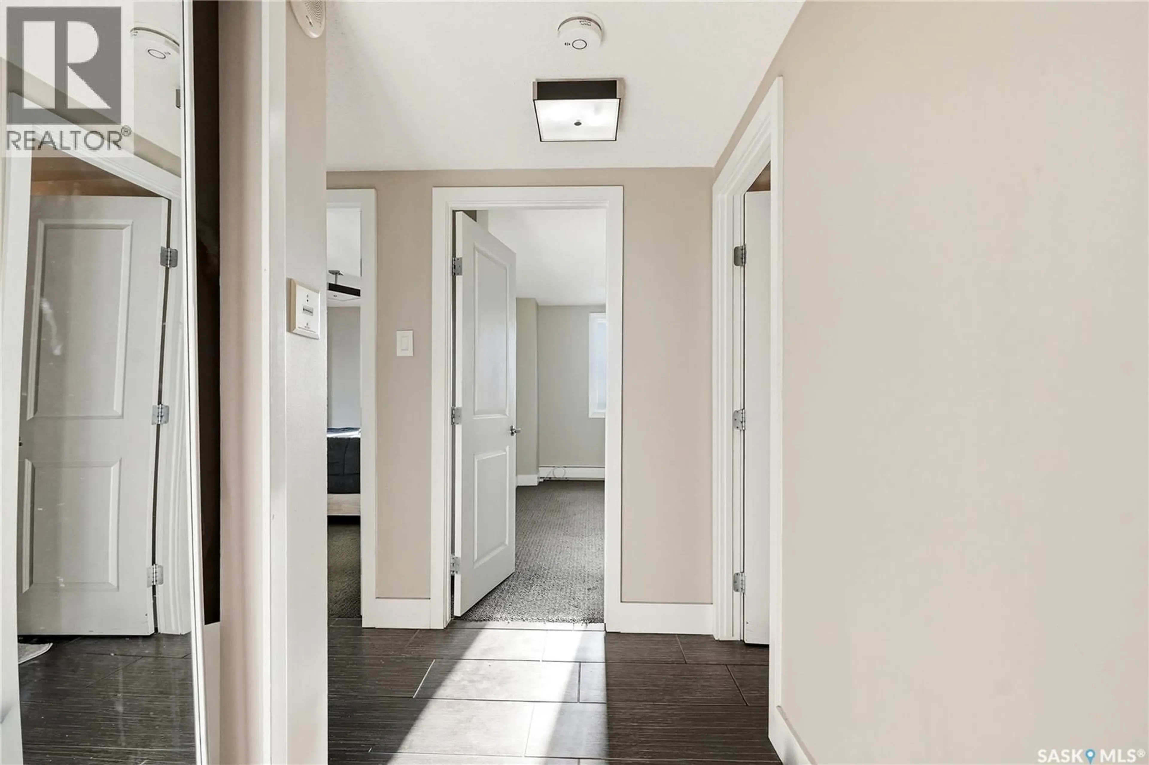Indoor entryway for 320 - 1207 5TH AVENUE, Saskatoon Saskatchewan S7K2P5