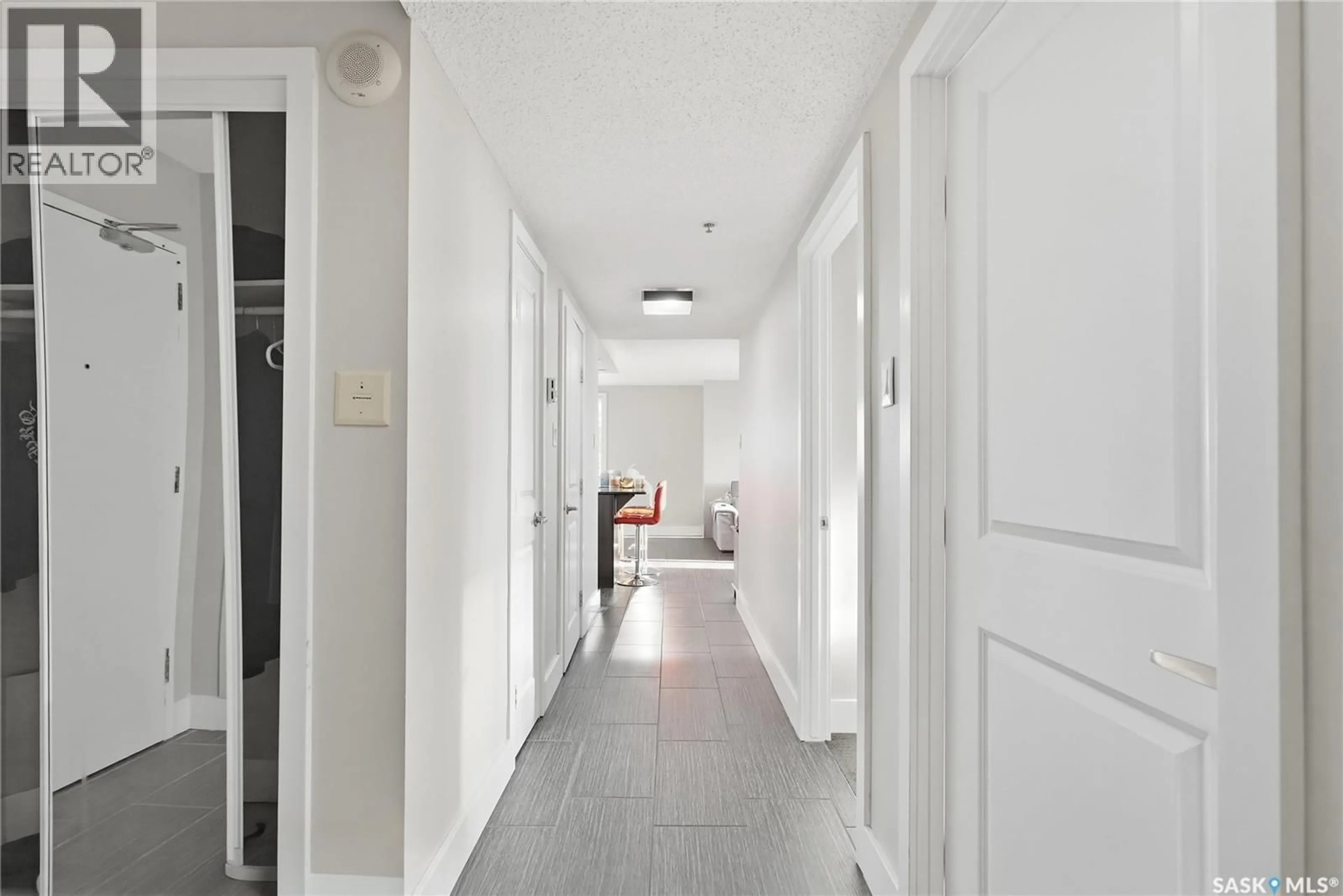 Indoor entryway for 320 - 1207 5TH AVENUE, Saskatoon Saskatchewan S7K2P5