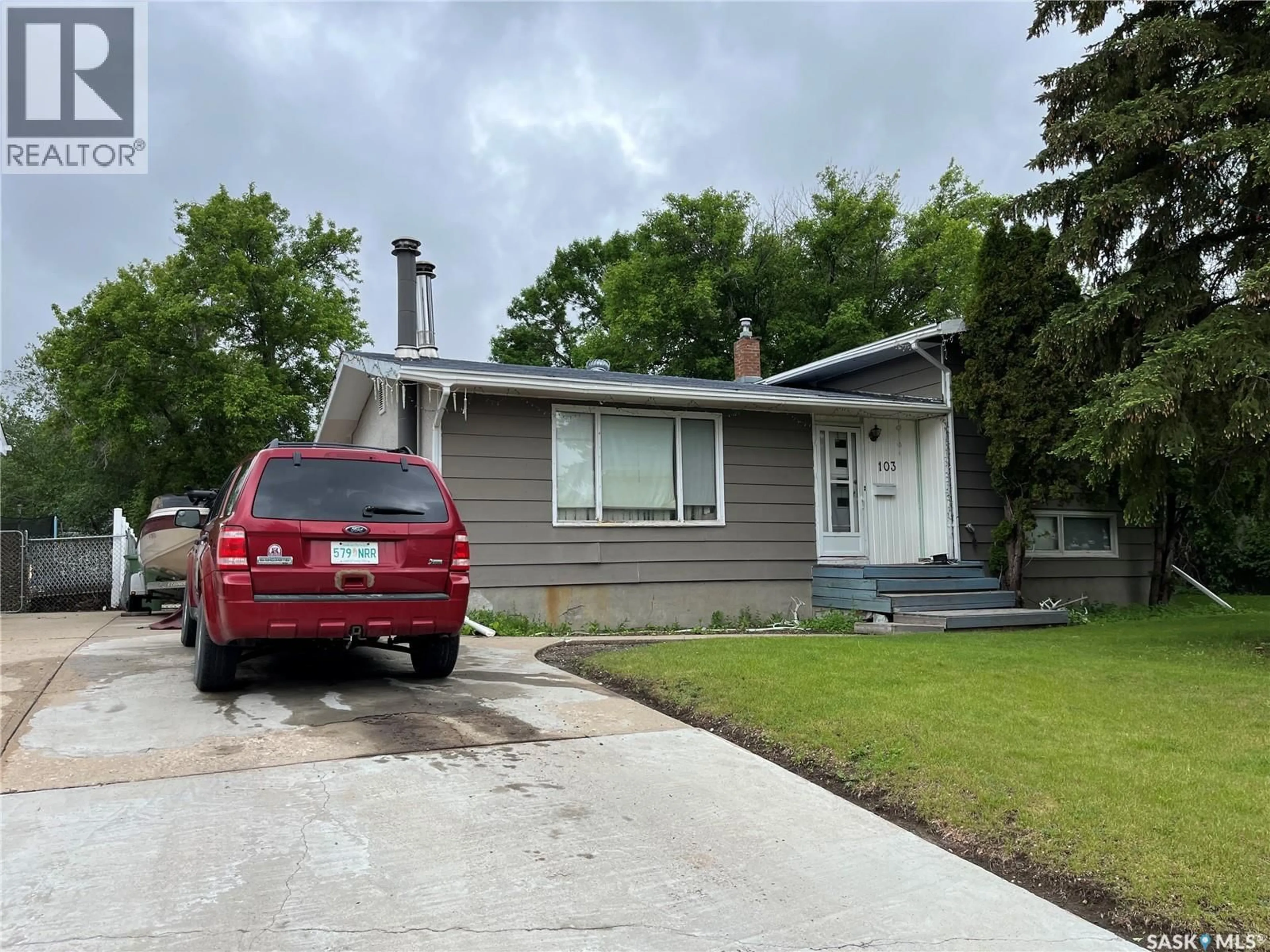 Home with vinyl exterior material, street for 103 MATHESON CRESCENT, Regina Saskatchewan S4R5C3