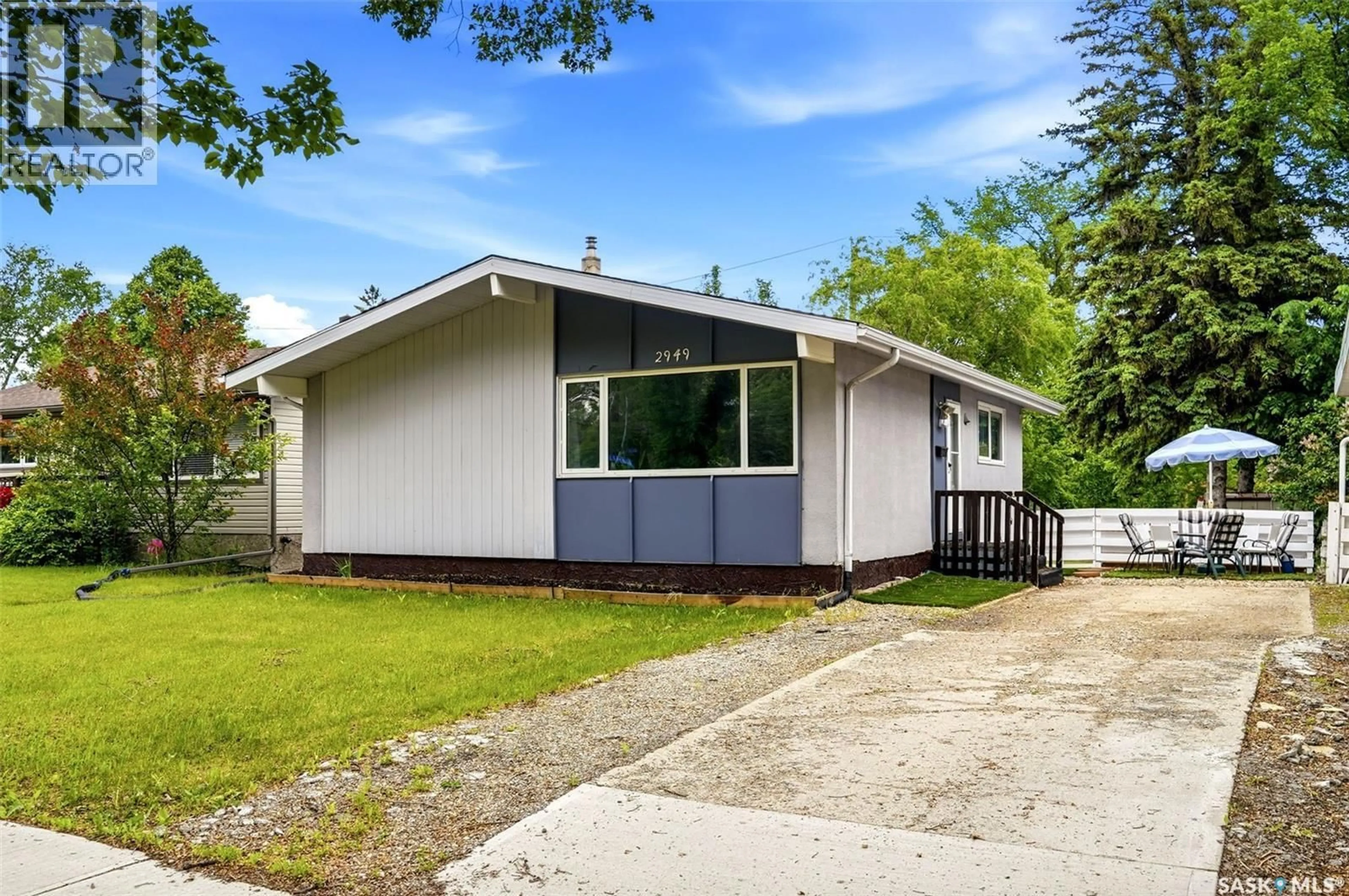 Home with vinyl exterior material, street for 2949 GRANT ROAD, Regina Saskatchewan S4S5G6
