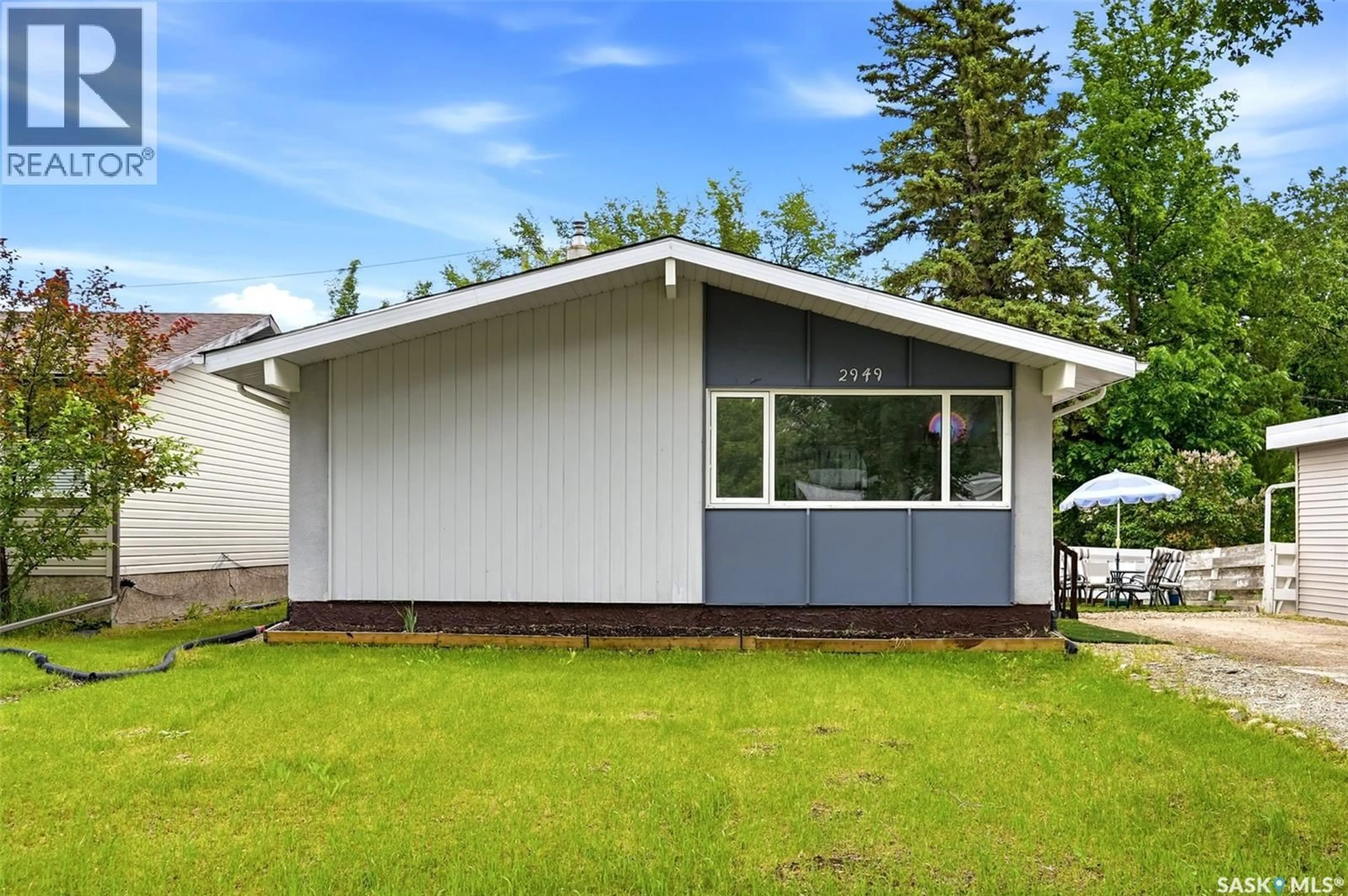 Home with vinyl exterior material, street for 2949 GRANT ROAD, Regina Saskatchewan S4S5G6