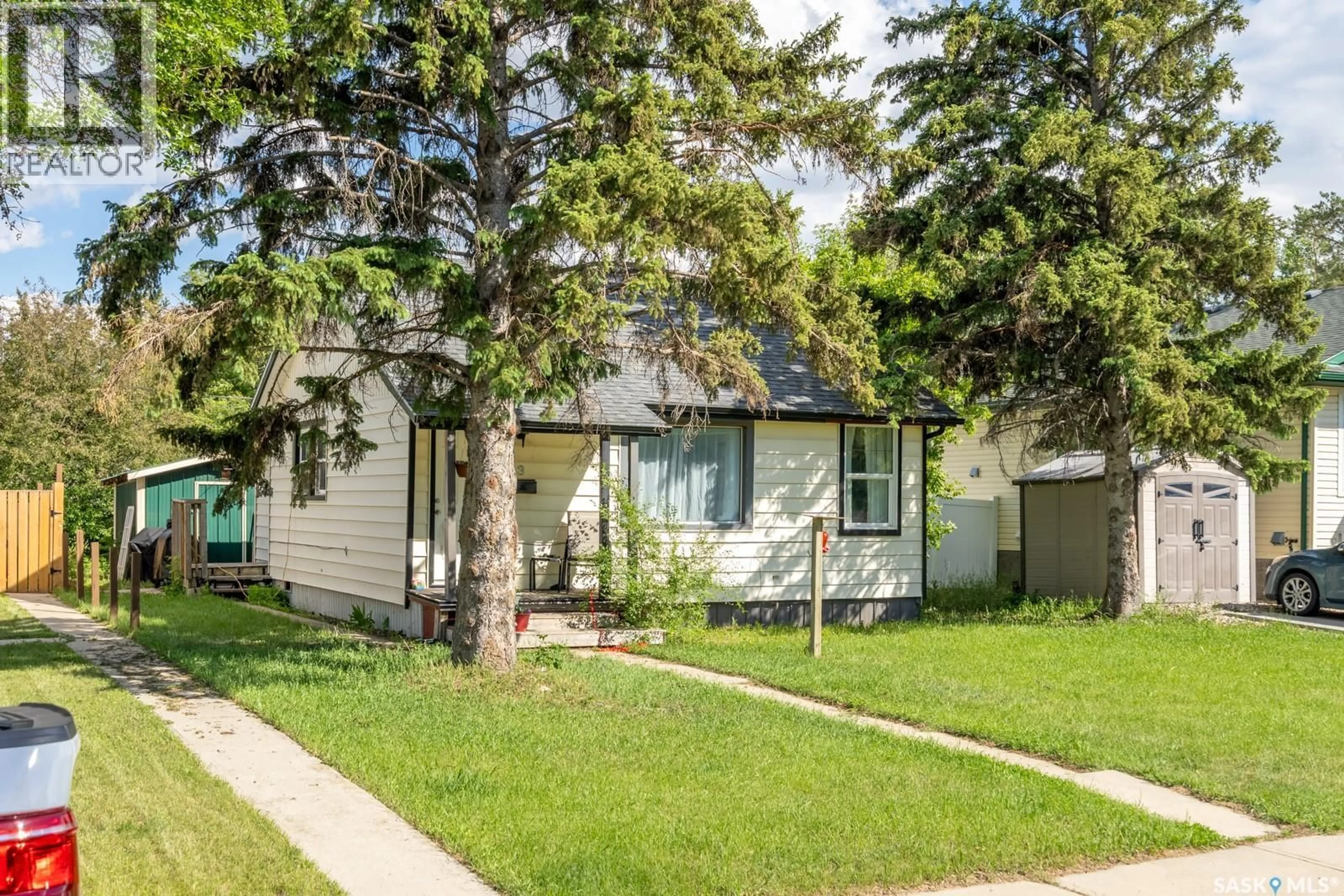 Home with vinyl exterior material, street for 3 INGERSOLL CRESCENT, Regina Saskatchewan S4T5Y8