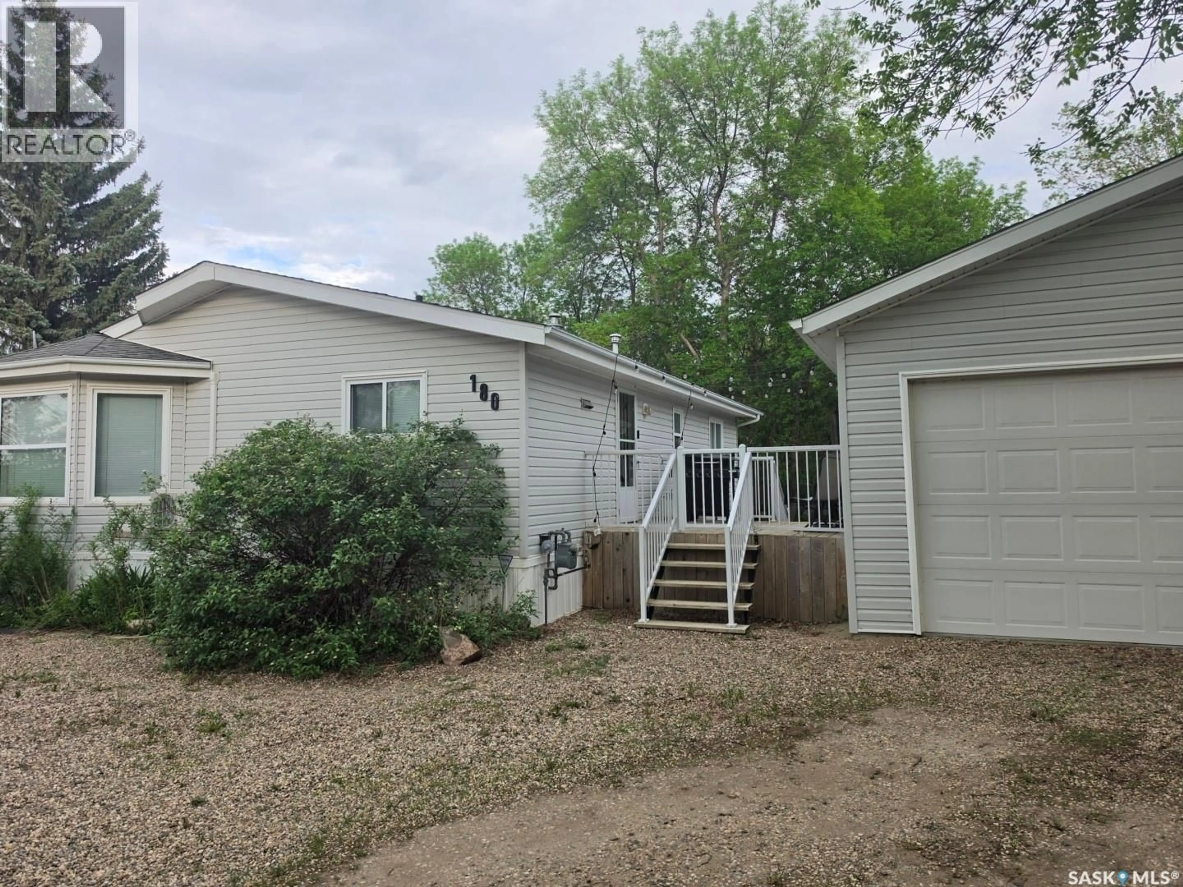 Home with vinyl exterior material, unknown for 180 10TH STREET, Buena Vista Saskatchewan S2V1B1
