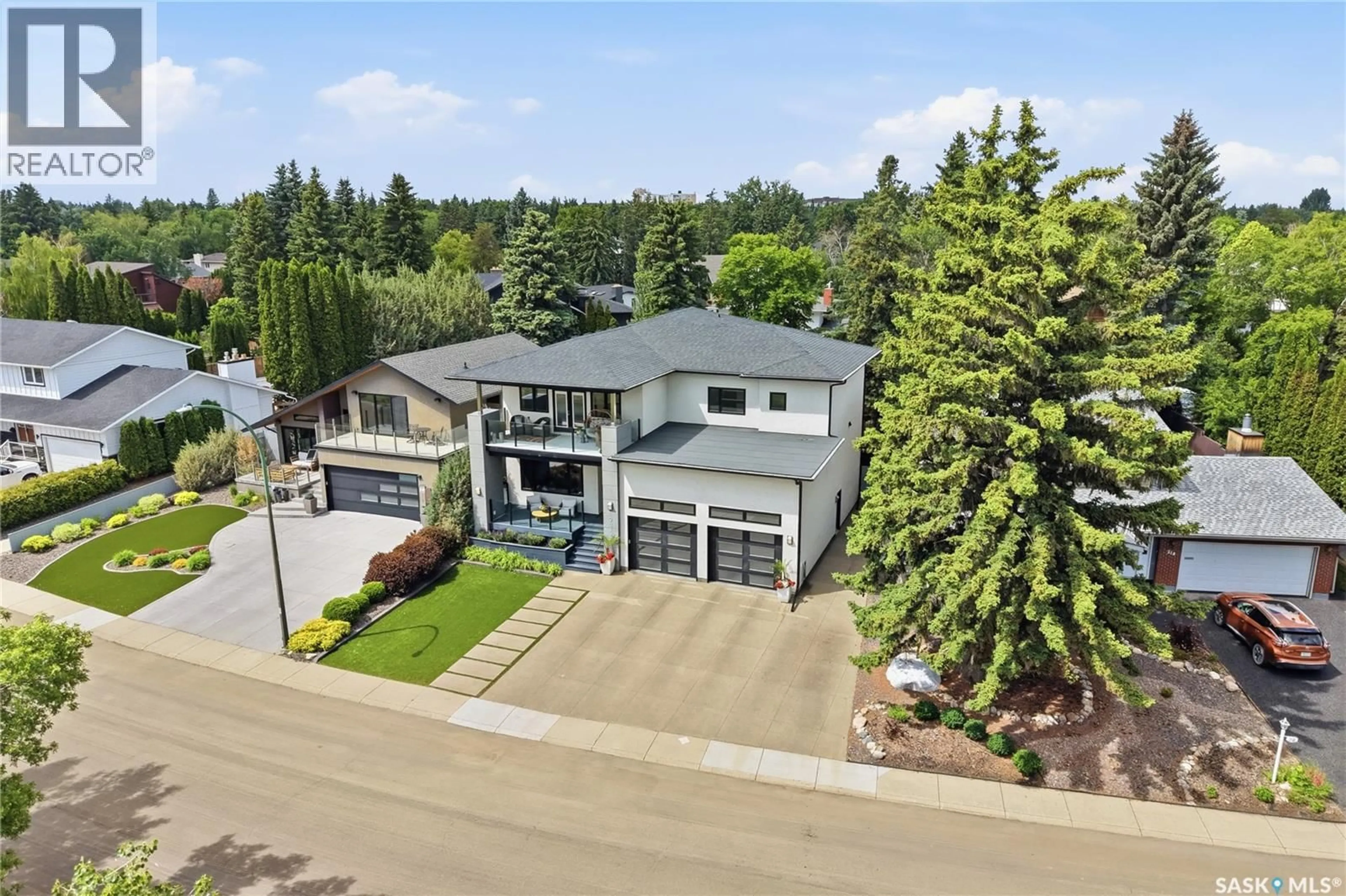 A pic from outside/outdoor area/front of a property/back of a property/a pic from drone, street for 214 SKEENA CRESCENT, Saskatoon Saskatchewan S7K4G8