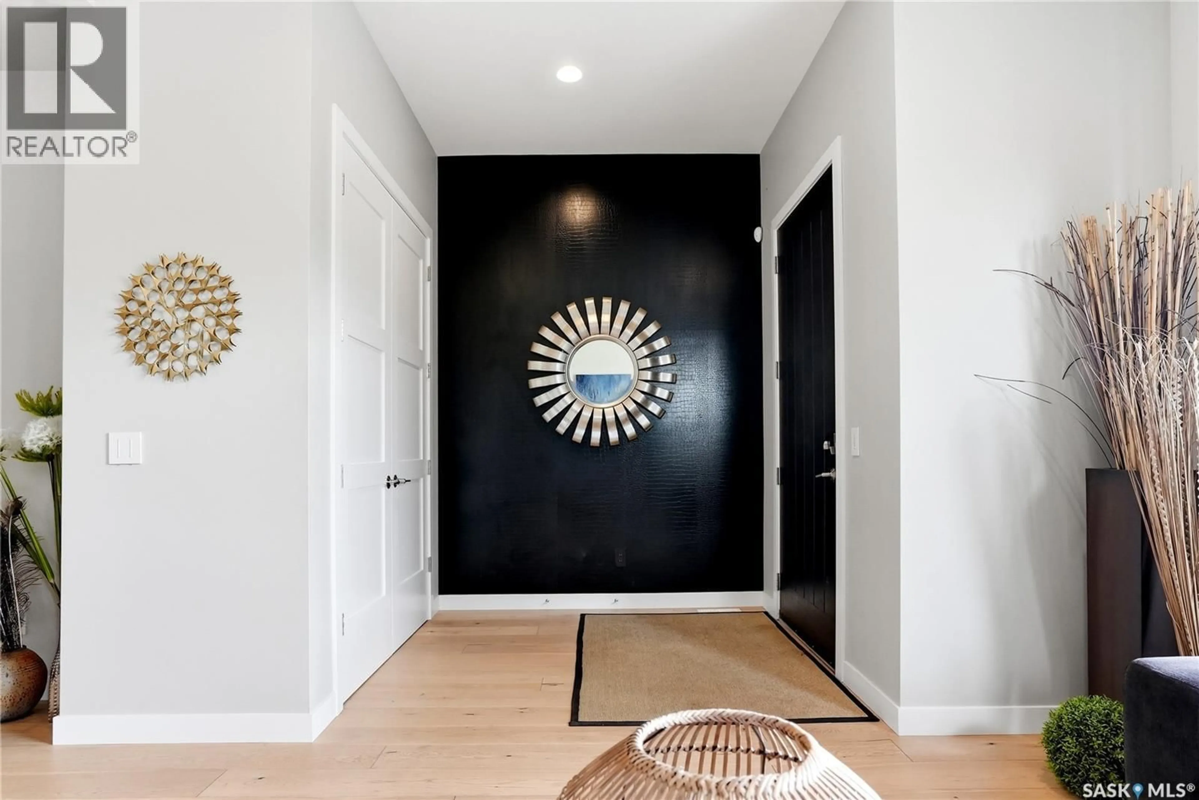 Indoor entryway for 214 SKEENA CRESCENT, Saskatoon Saskatchewan S7K4G8