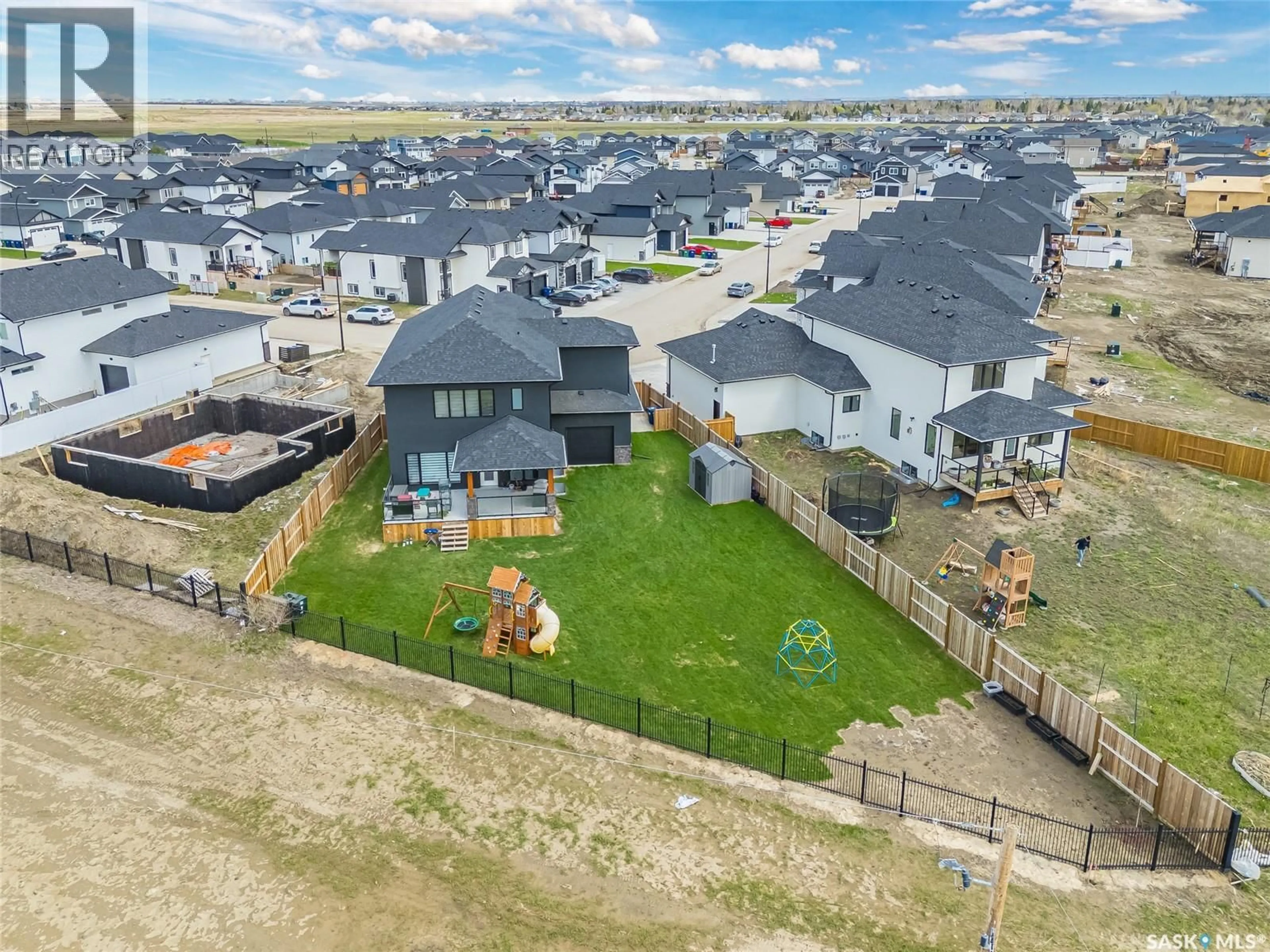 A pic from outside/outdoor area/front of a property/back of a property/a pic from drone, street for 862 BENTLEY MANOR, Saskatoon Saskatchewan S7L6P4