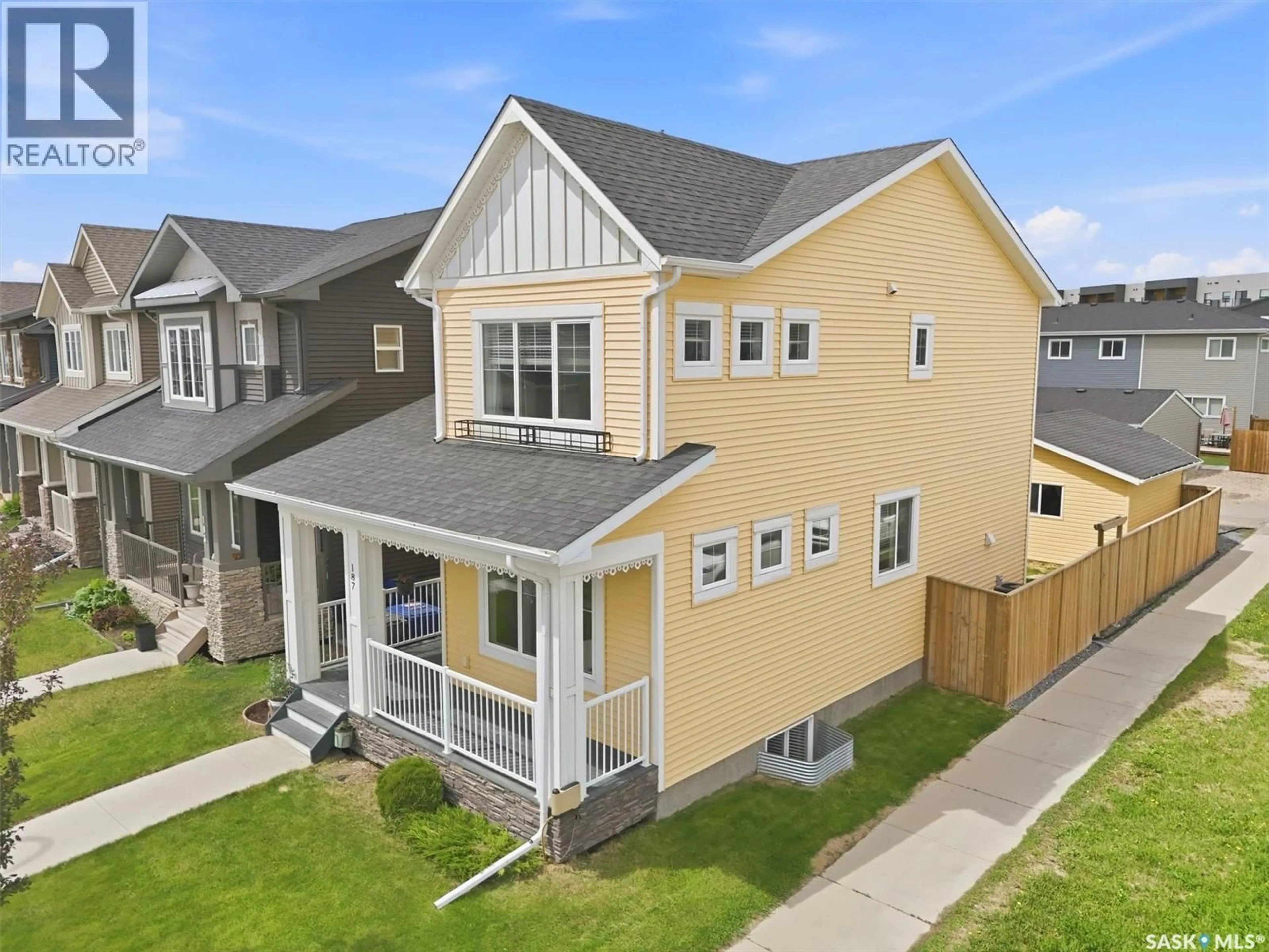 Home with vinyl exterior material, street for 187 NEWTON WAY, Saskatoon Saskatchewan S7V0N6