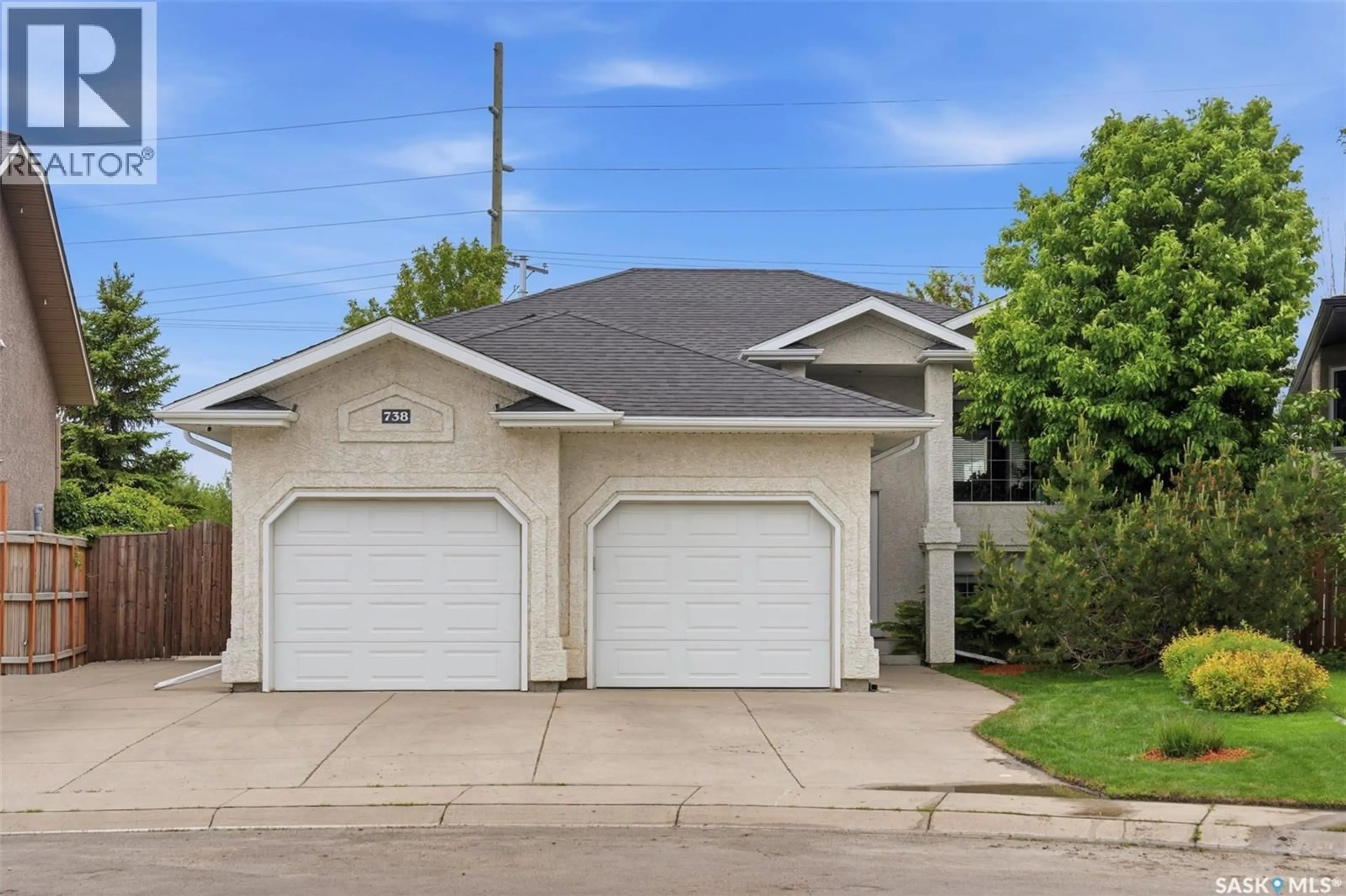 Home with vinyl exterior material, street for 738 WRIGHT CRESCENT, Saskatoon Saskatchewan S7N4T8