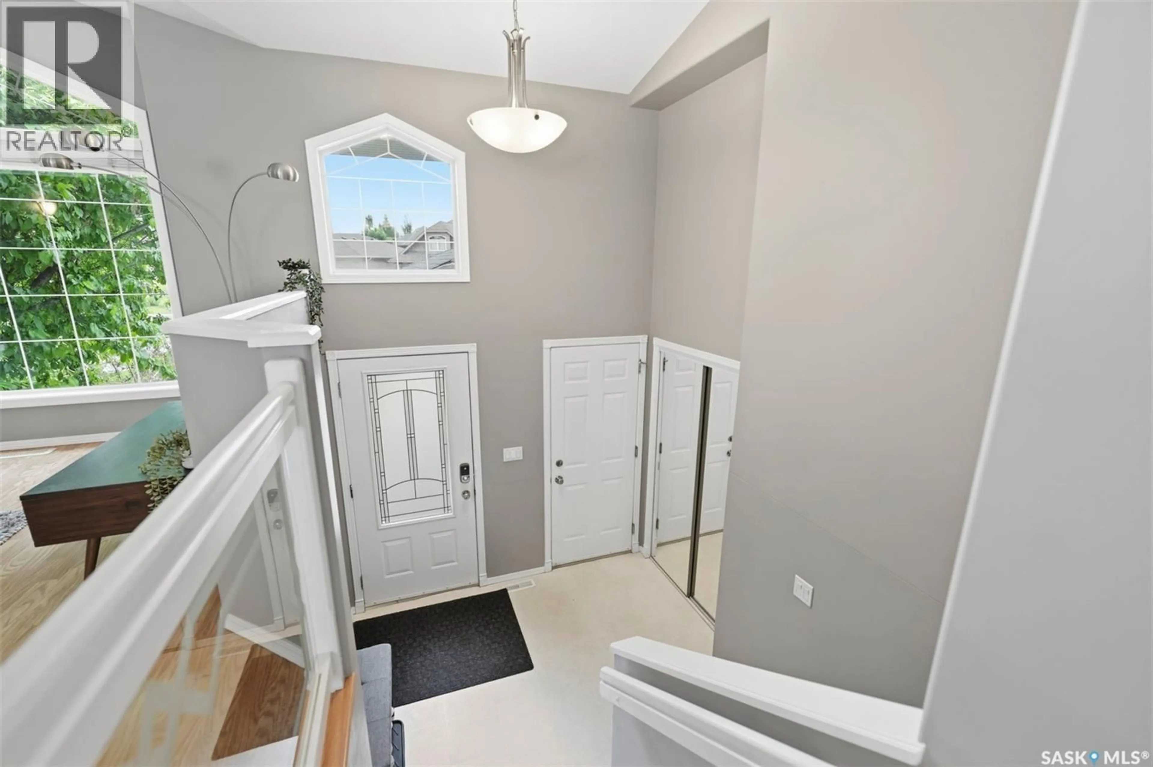 Indoor entryway for 738 WRIGHT CRESCENT, Saskatoon Saskatchewan S7N4T8