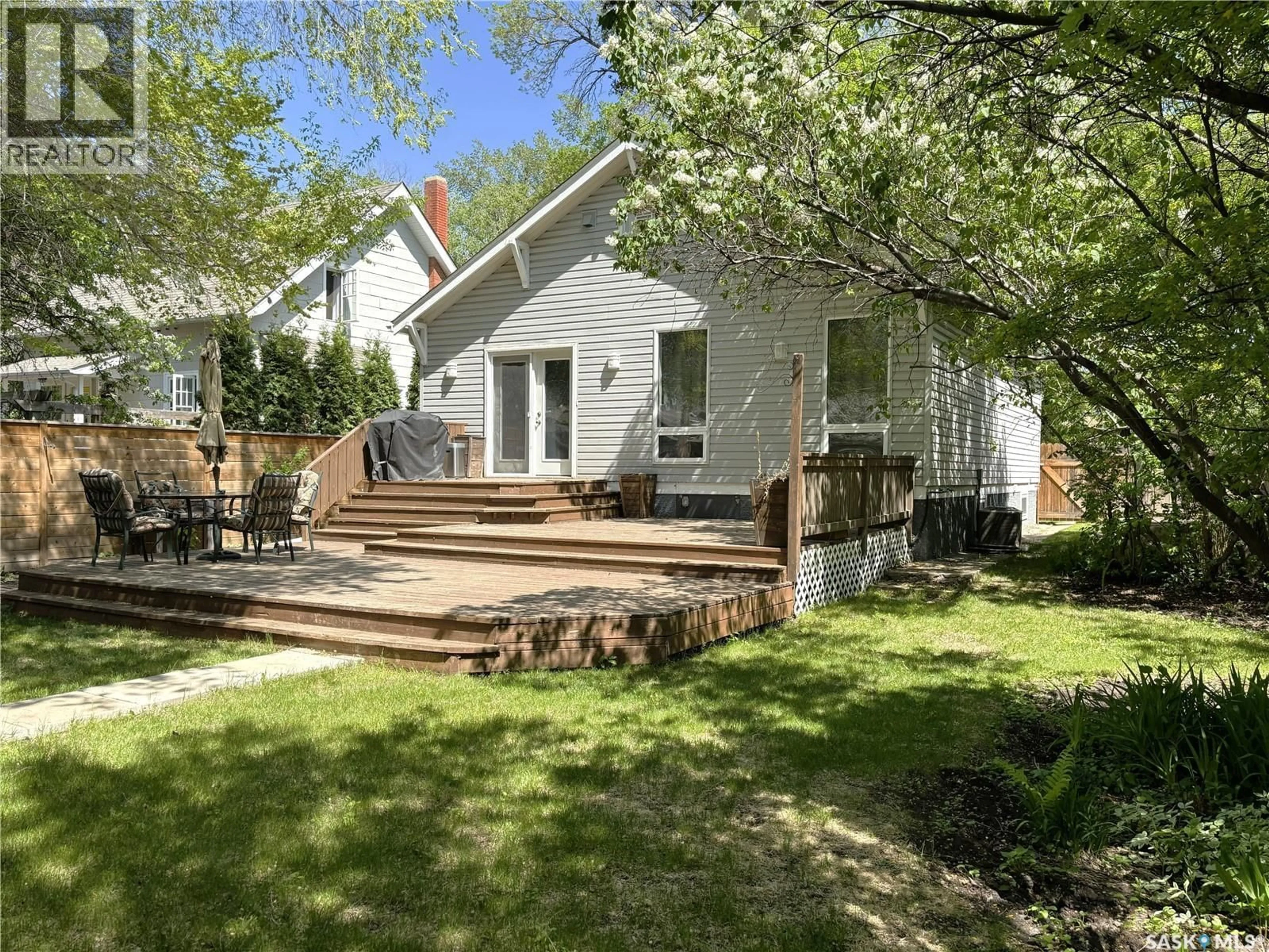 Patio, street for 819 5TH AVENUE, Saskatoon Saskatchewan S7K2R7
