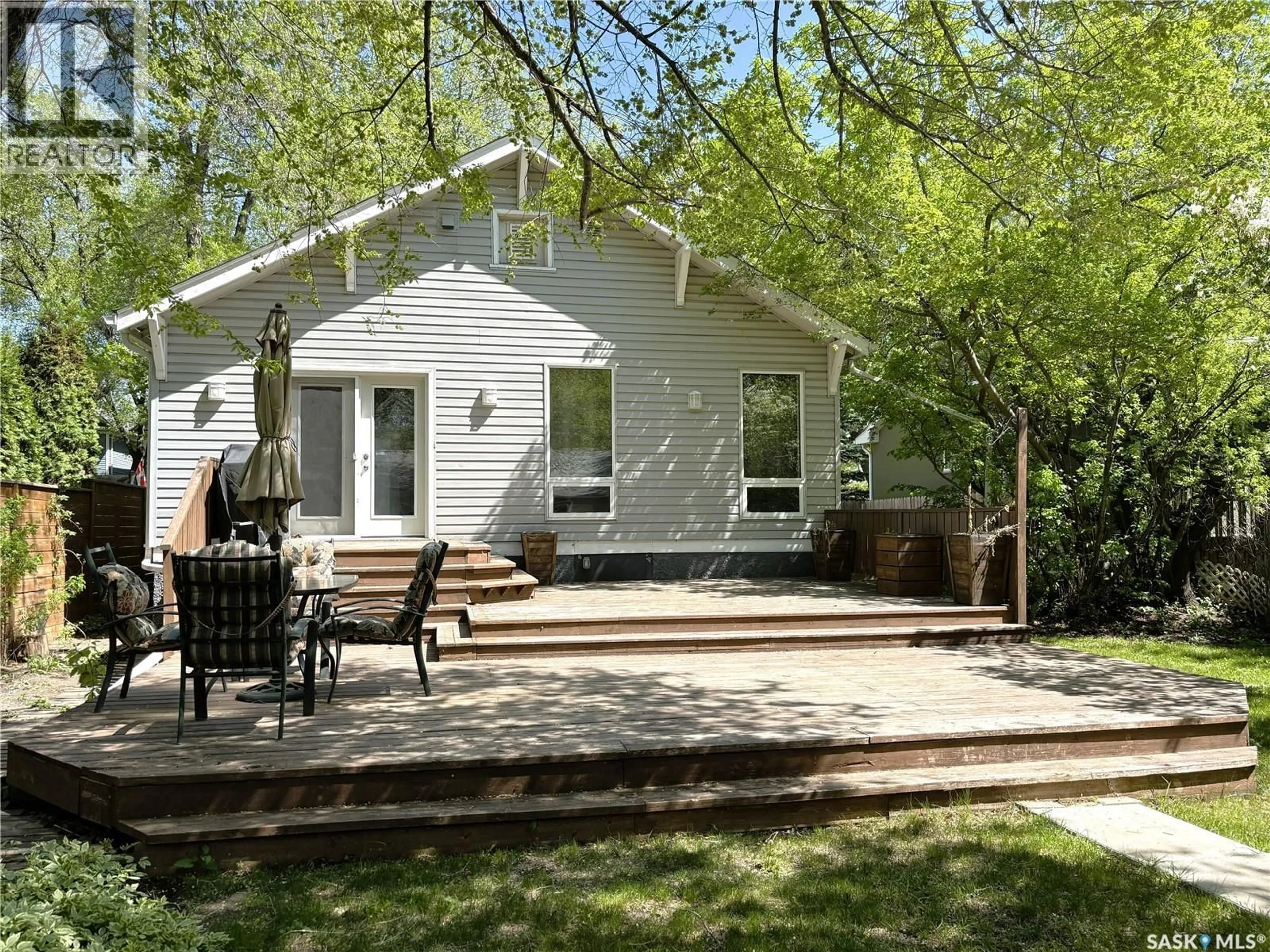 Patio, street for 819 5TH AVENUE, Saskatoon Saskatchewan S7K2R7