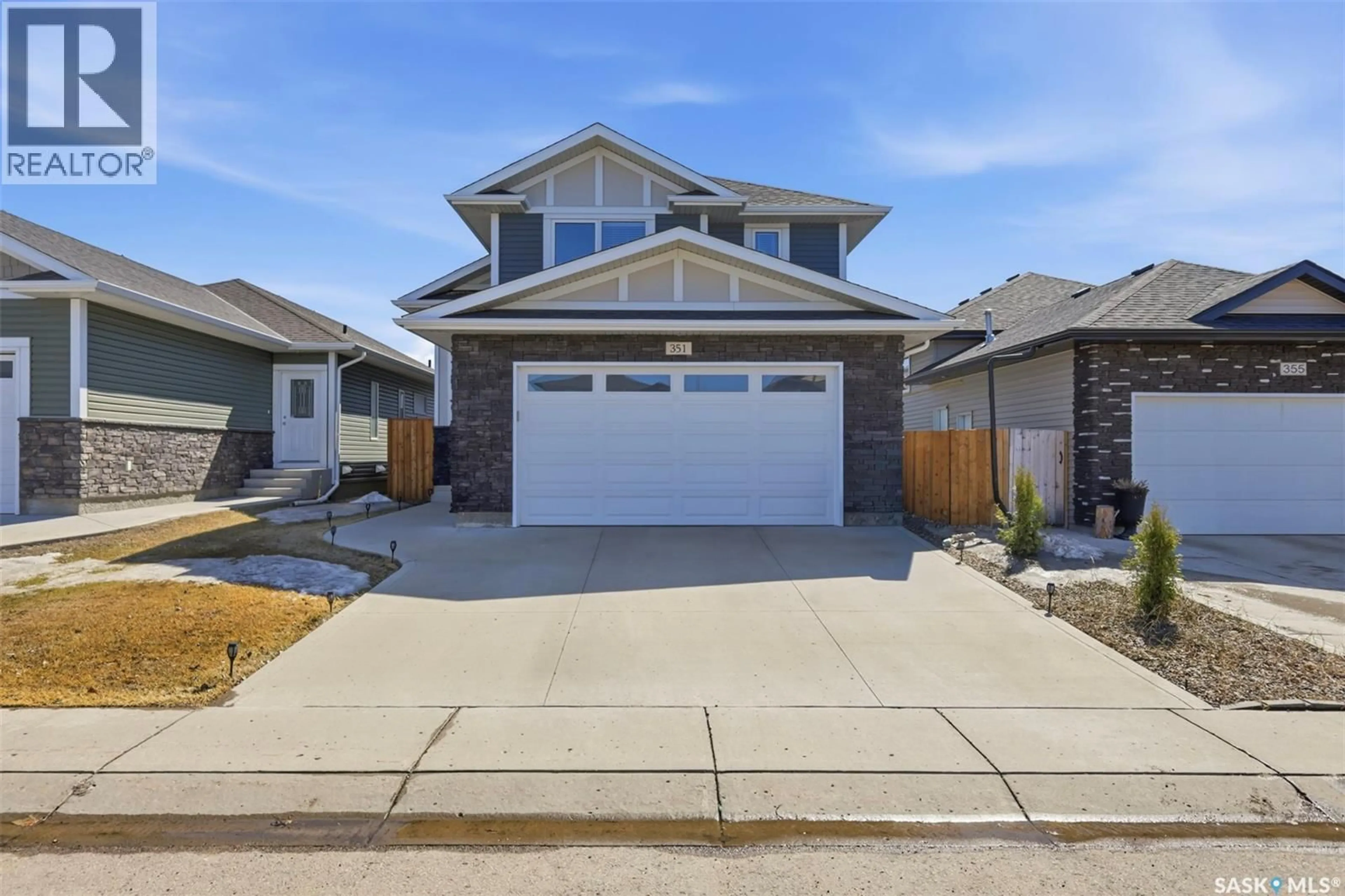 Home with vinyl exterior material, street for 351 KOLYNCHUK MANOR, Saskatoon Saskatchewan S7T0W3