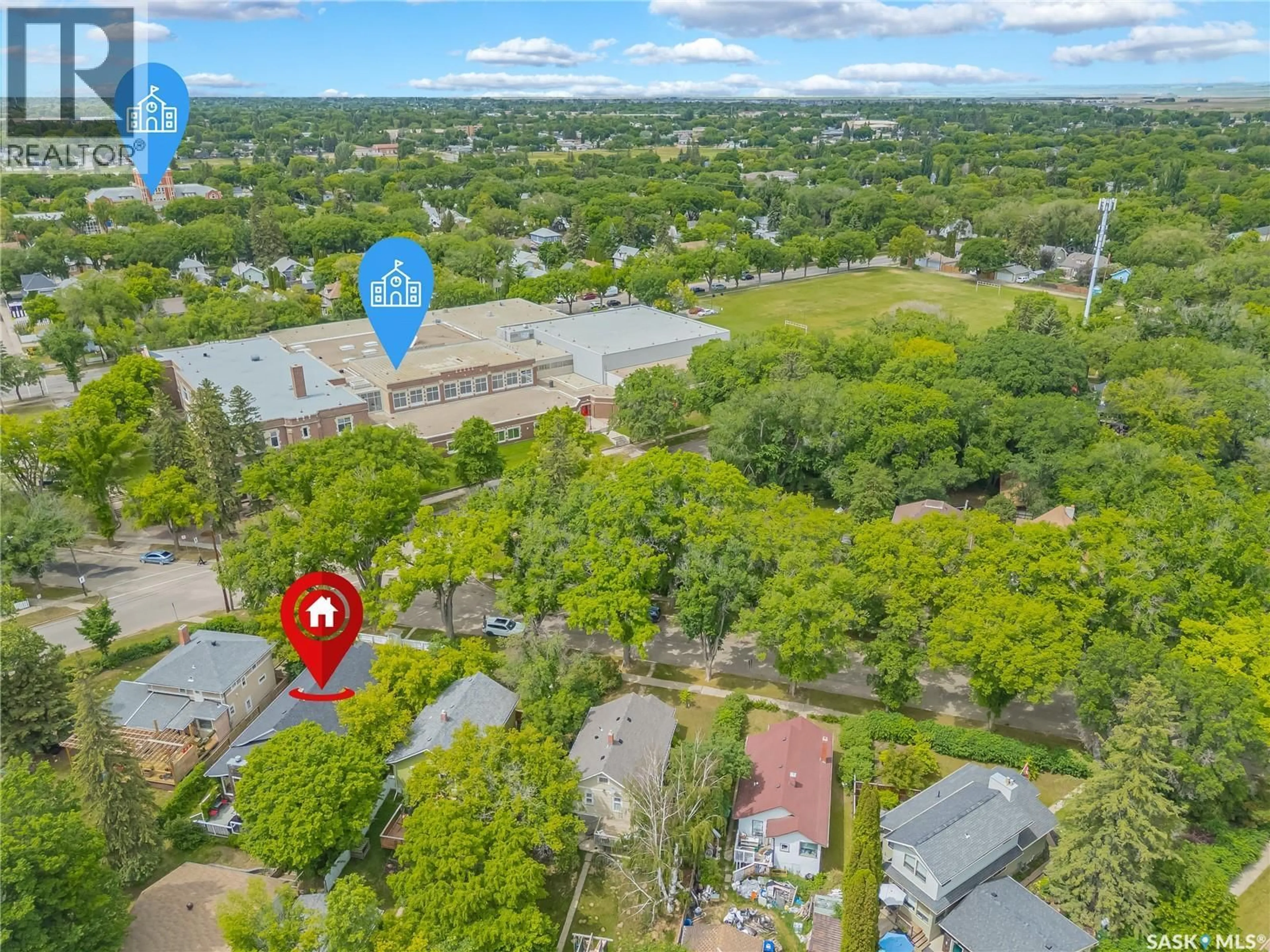 A pic from outside/outdoor area/front of a property/back of a property/a pic from drone, unknown for 621 BEDFORD ROAD, Saskatoon Saskatchewan S7L0E9