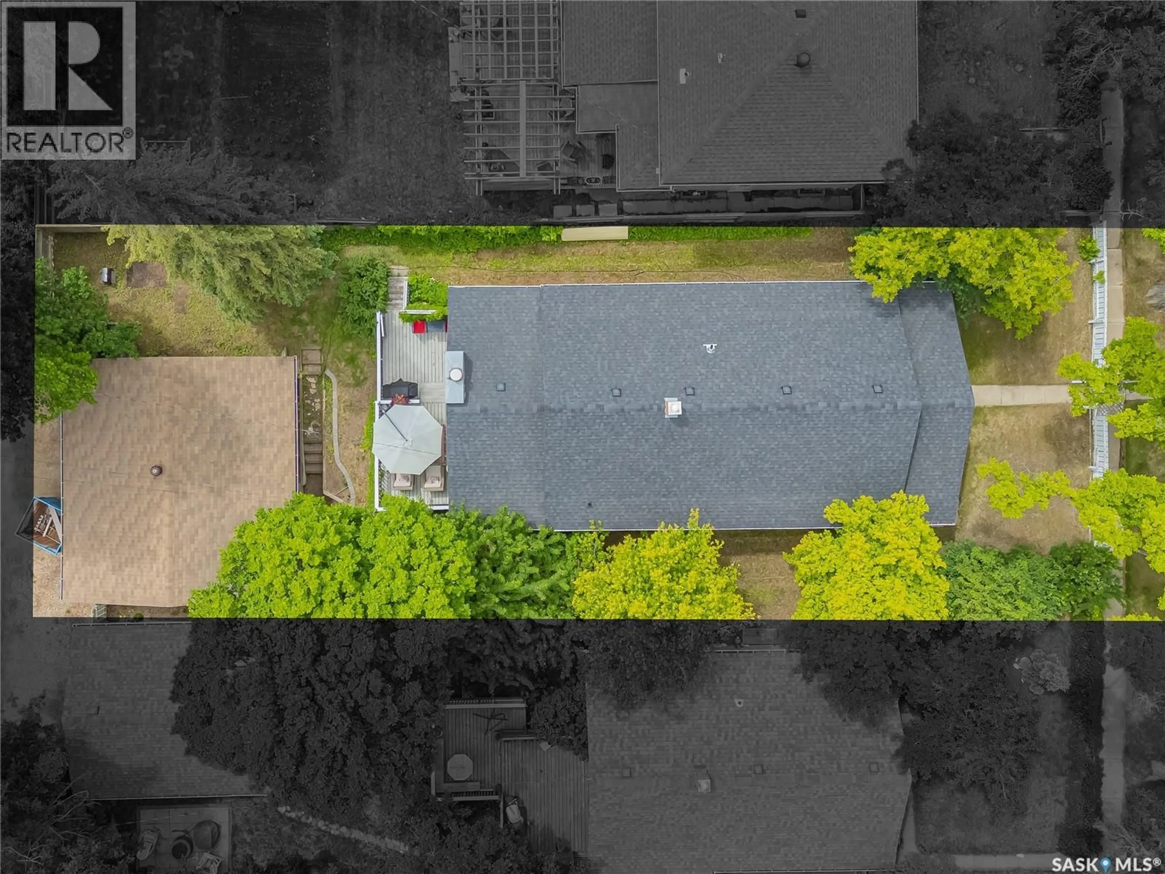 A pic from outside/outdoor area/front of a property/back of a property/a pic from drone, street for 621 BEDFORD ROAD, Saskatoon Saskatchewan S7L0E9