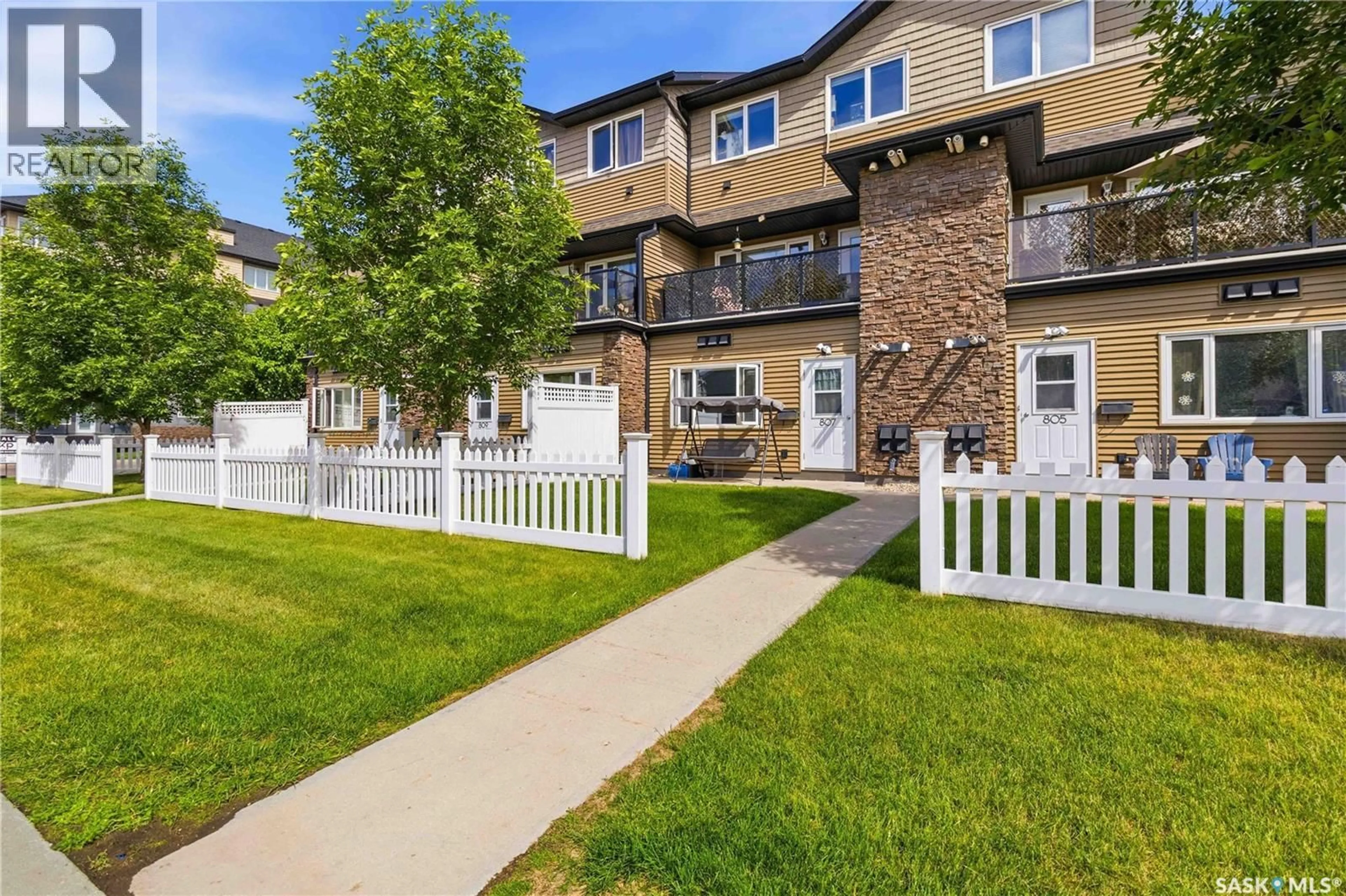 Patio, street for 110 - 807 SHILLINGTON CRESCENT, Saskatoon Saskatchewan S7M3Z8