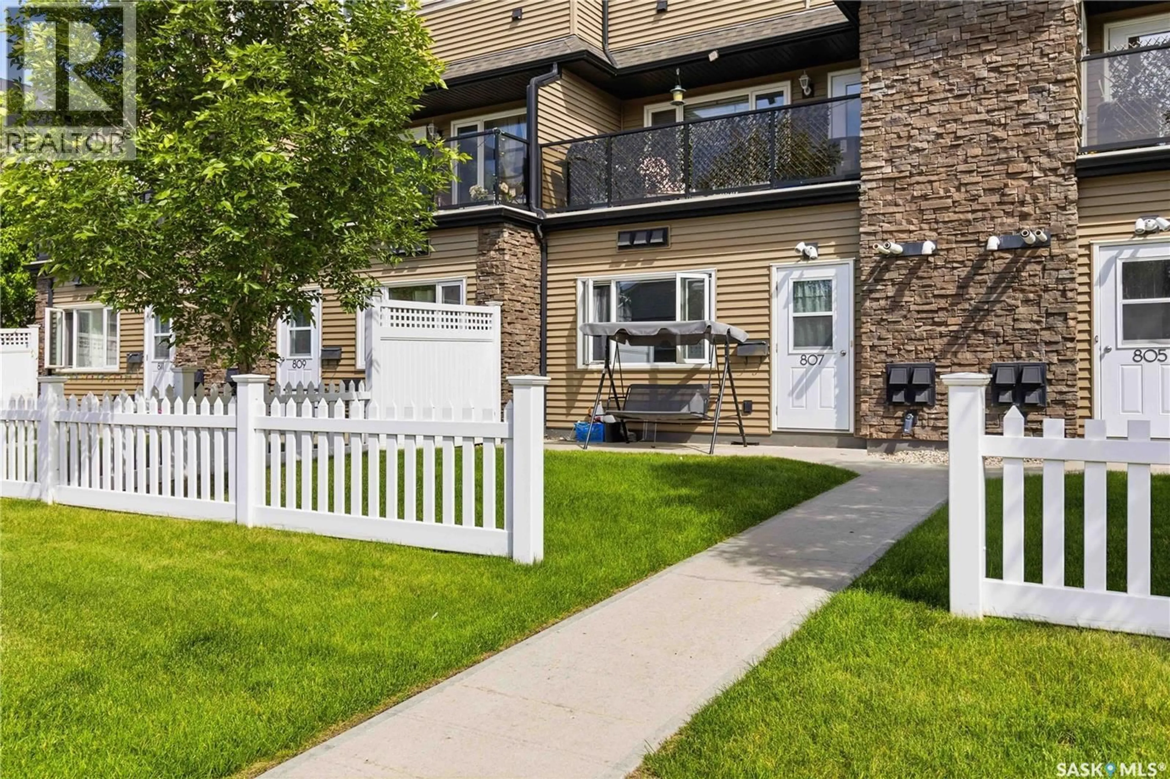 Patio, street for 110 - 807 SHILLINGTON CRESCENT, Saskatoon Saskatchewan S7M3Z8
