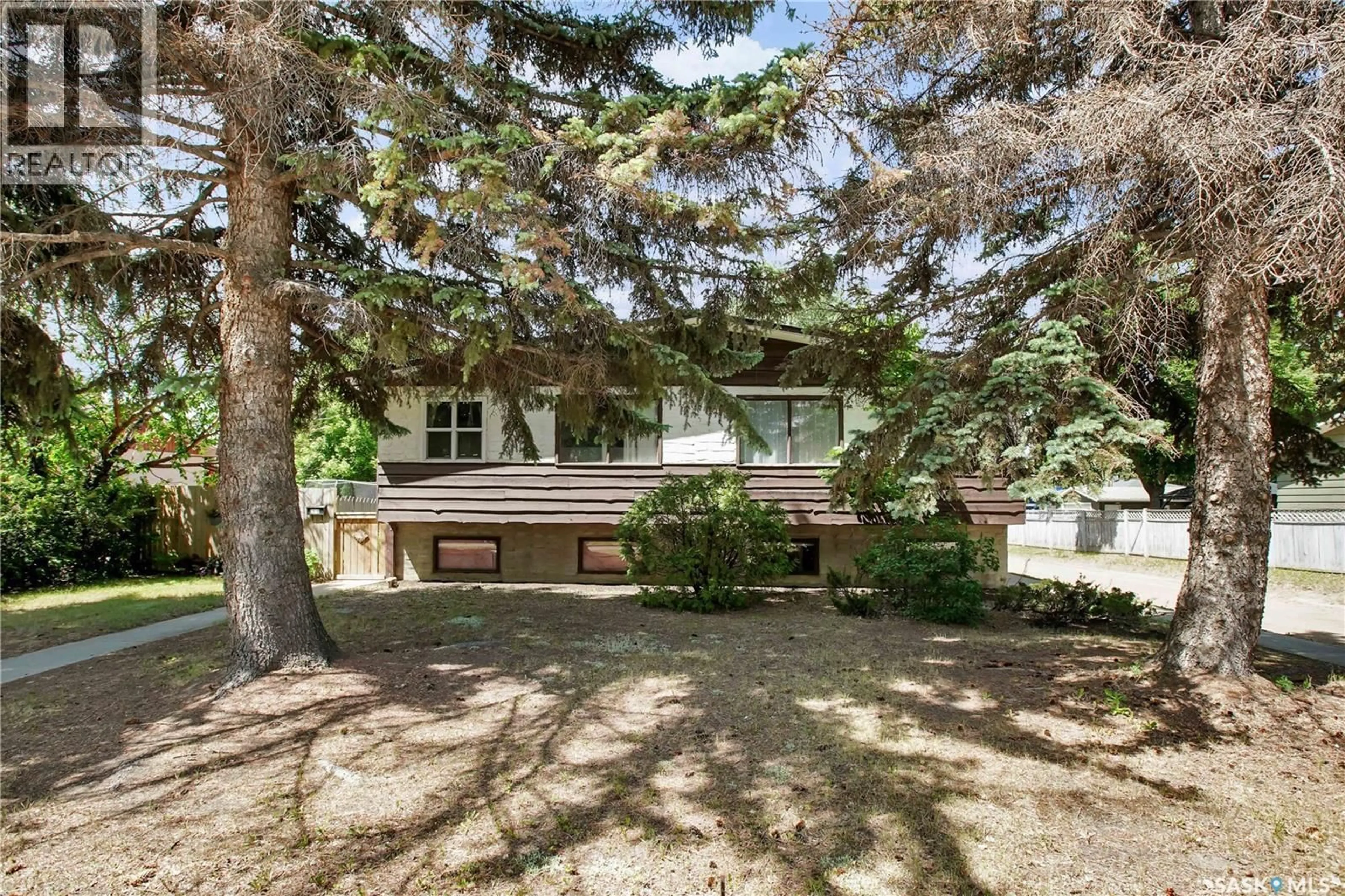 A pic from outside/outdoor area/front of a property/back of a property/a pic from drone, street for 2908-2910 PRESTON AVENUE, Saskatoon Saskatchewan S7G2G9