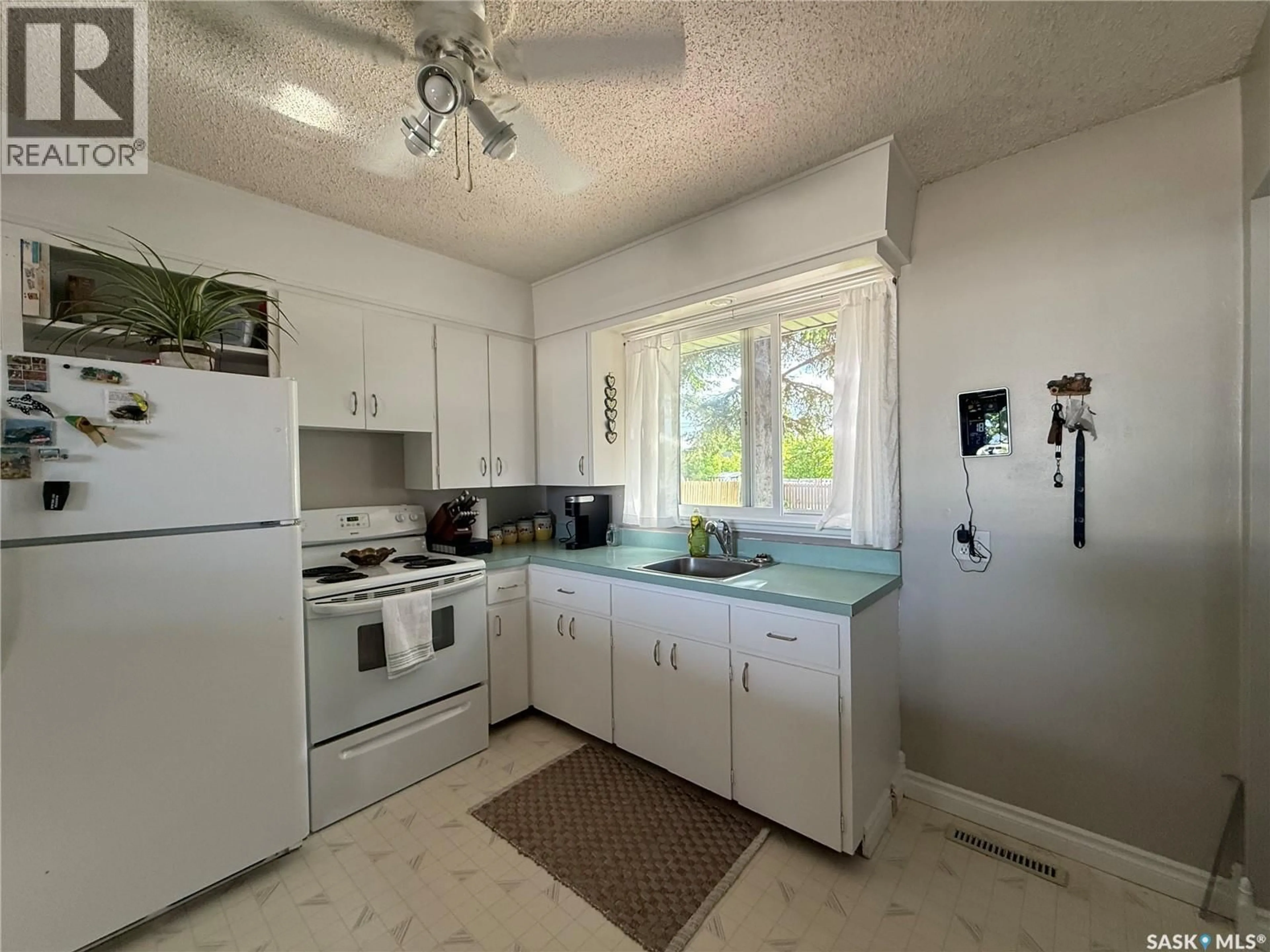 Standard kitchen, unknown for 374 FOURTH AVENUE, Yorkton Saskatchewan S3N1B6