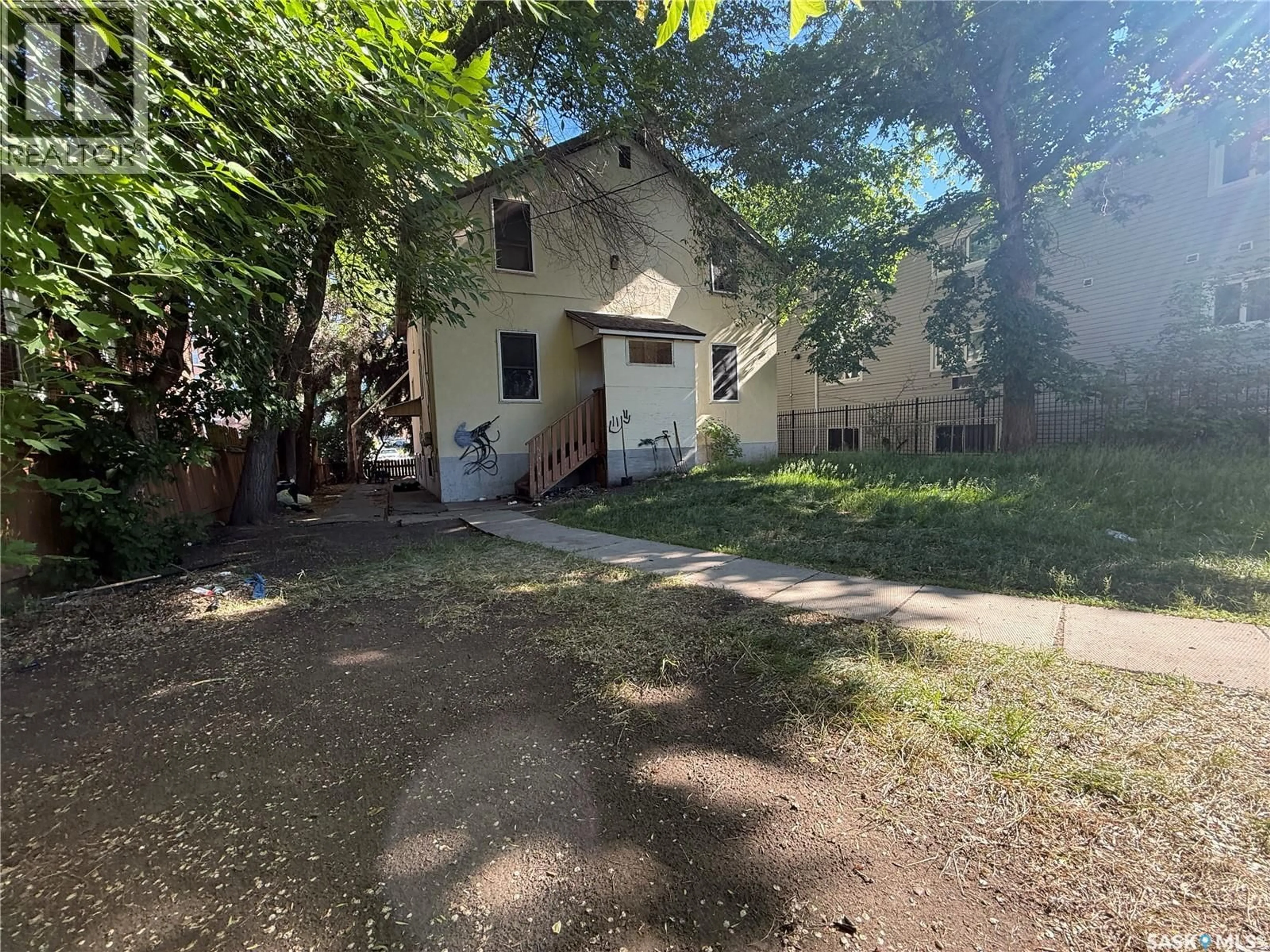 A pic from outside/outdoor area/front of a property/back of a property/a pic from drone, street for 1705 20TH STREET, Saskatoon Saskatchewan S7M0Z8