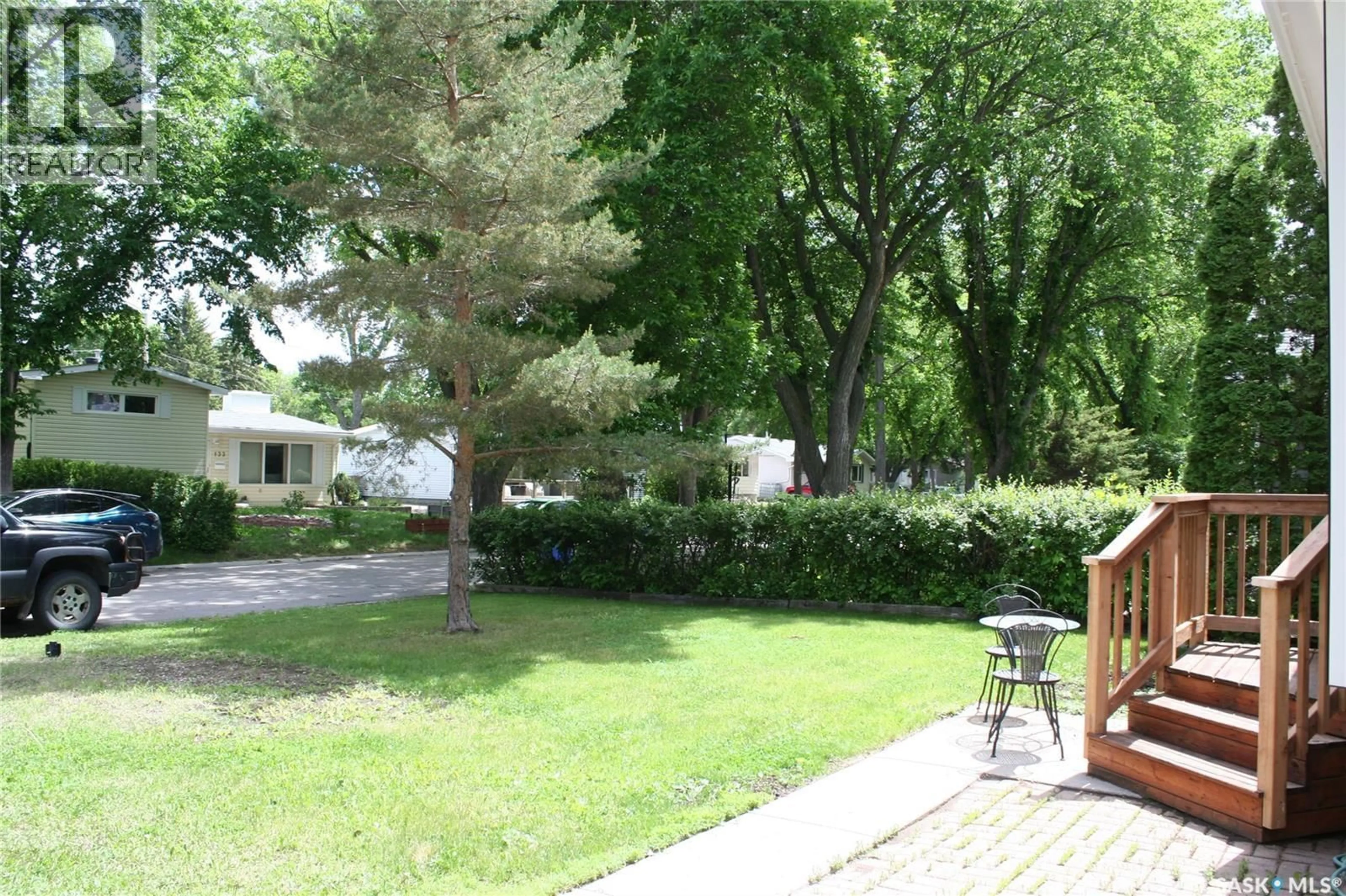 Patio, street for 128 RIDDELL CRESCENT, Regina Saskatchewan S4S5L3