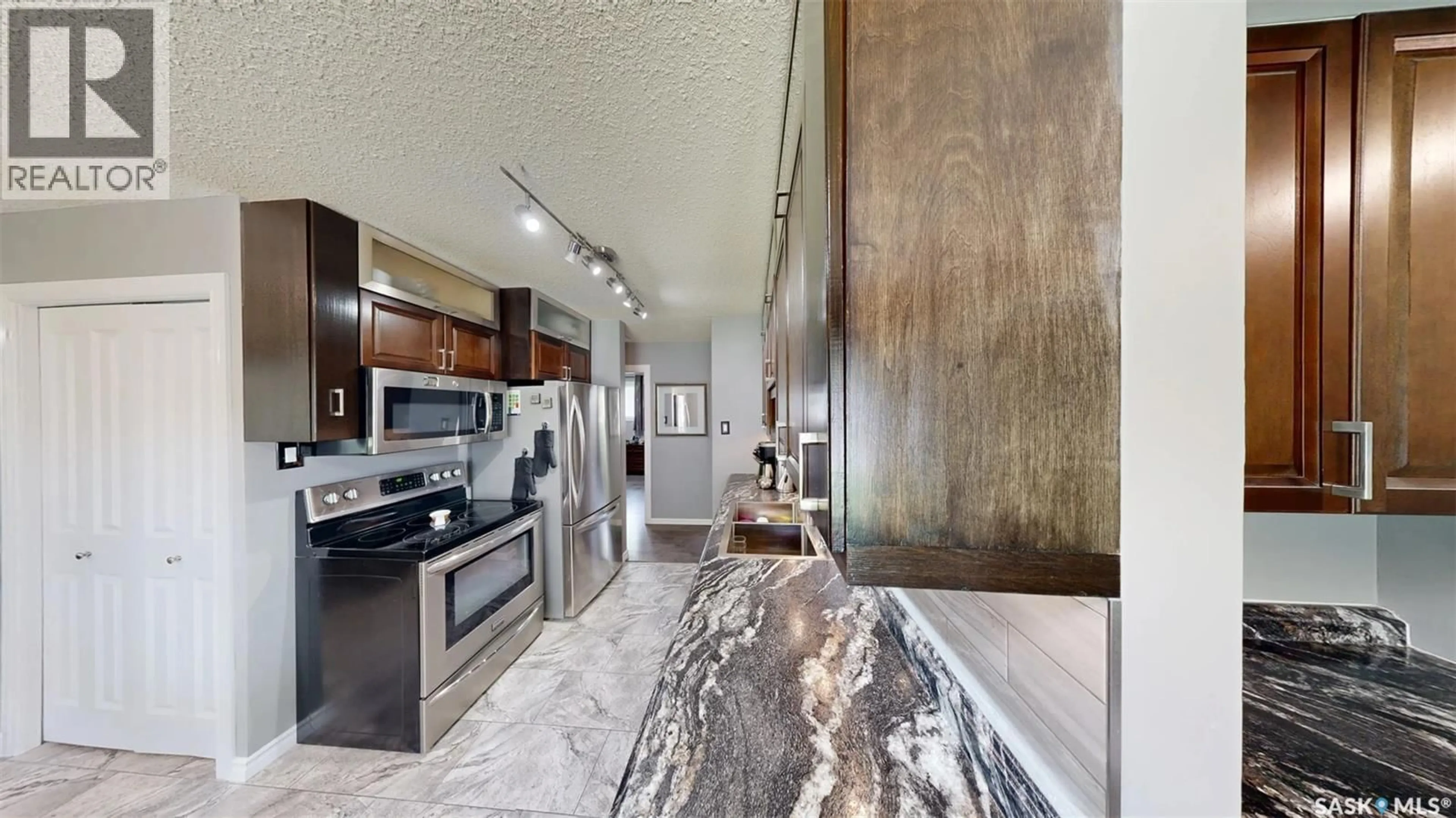 Open concept kitchen, ceramic/tile floor for 128 RIDDELL CRESCENT, Regina Saskatchewan S4S5L3