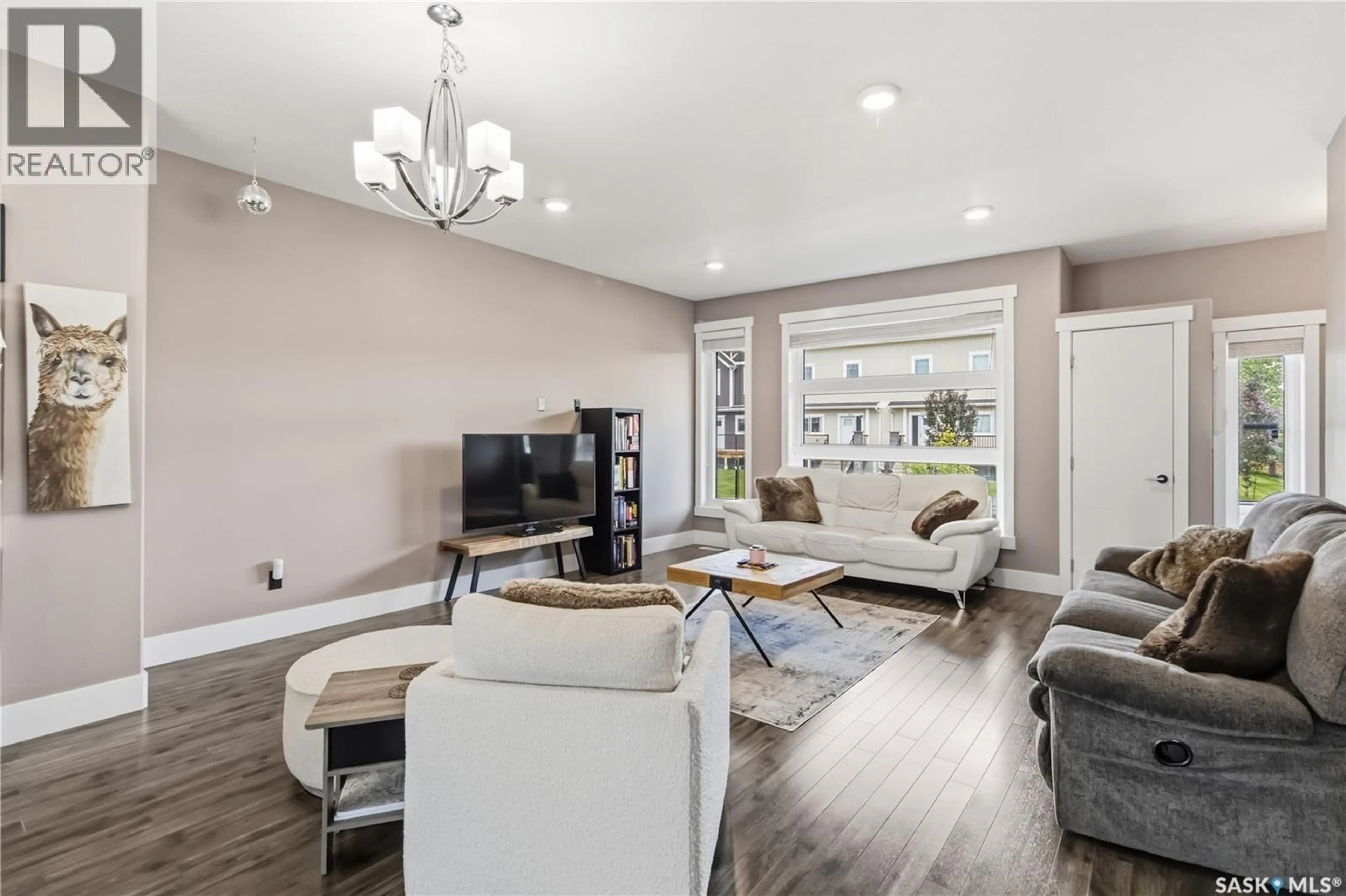 Living room with furniture, unknown for 527 KLOPPENBURG CRESCENT, Saskatoon Saskatchewan S7W0P1