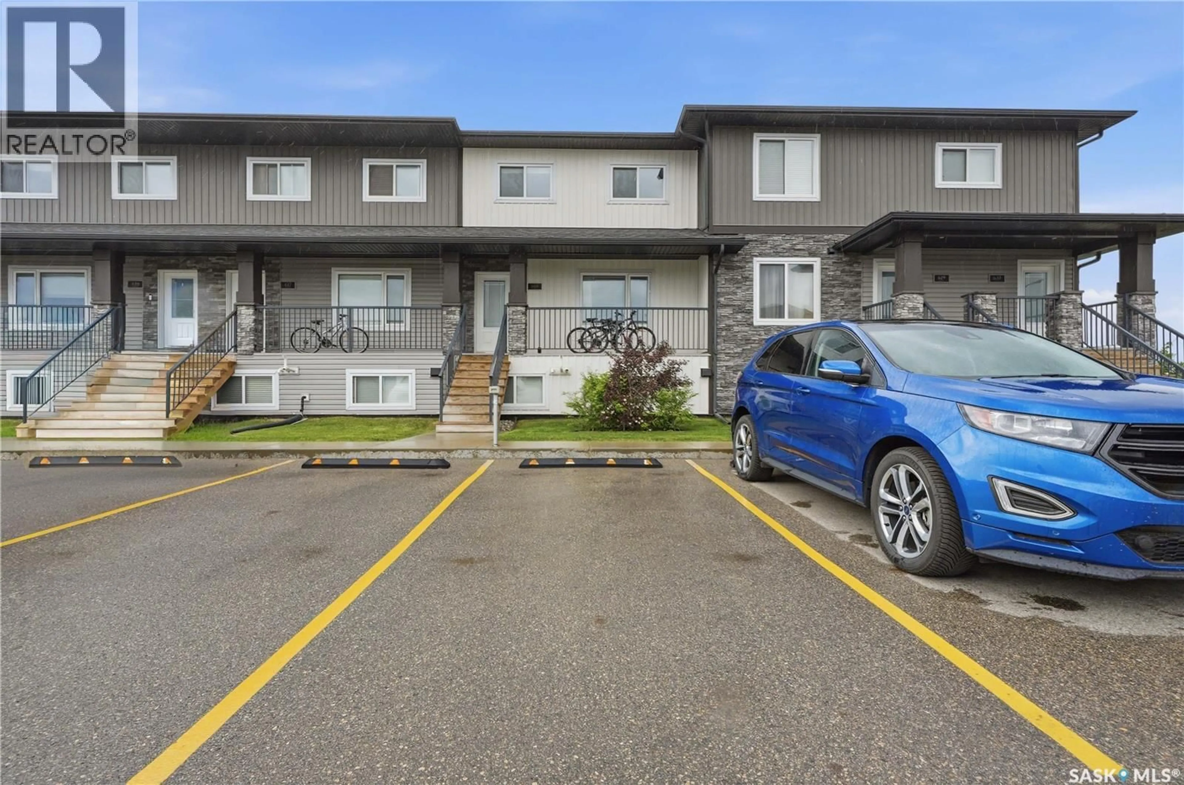 A pic from outside/outdoor area/front of a property/back of a property/a pic from drone, street for 110 - 618 AKHTAR BEND, Saskatoon Saskatchewan S7W0B8