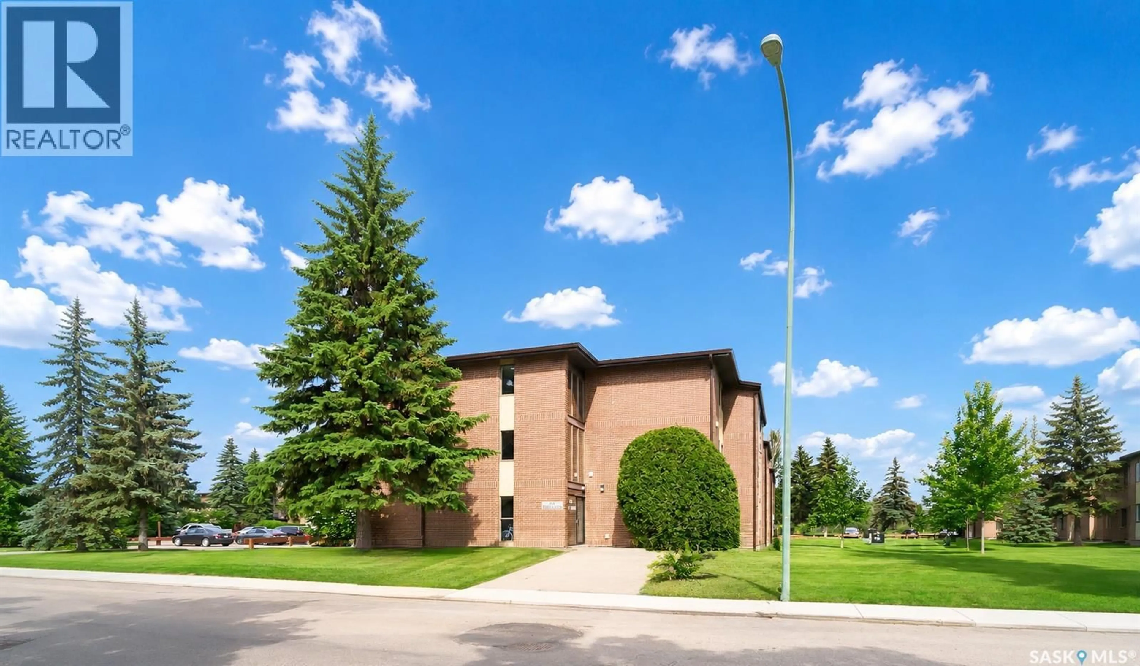 Patio, building for 309 315 TAIT CRESCENT, Saskatoon Saskatchewan S7H5L6