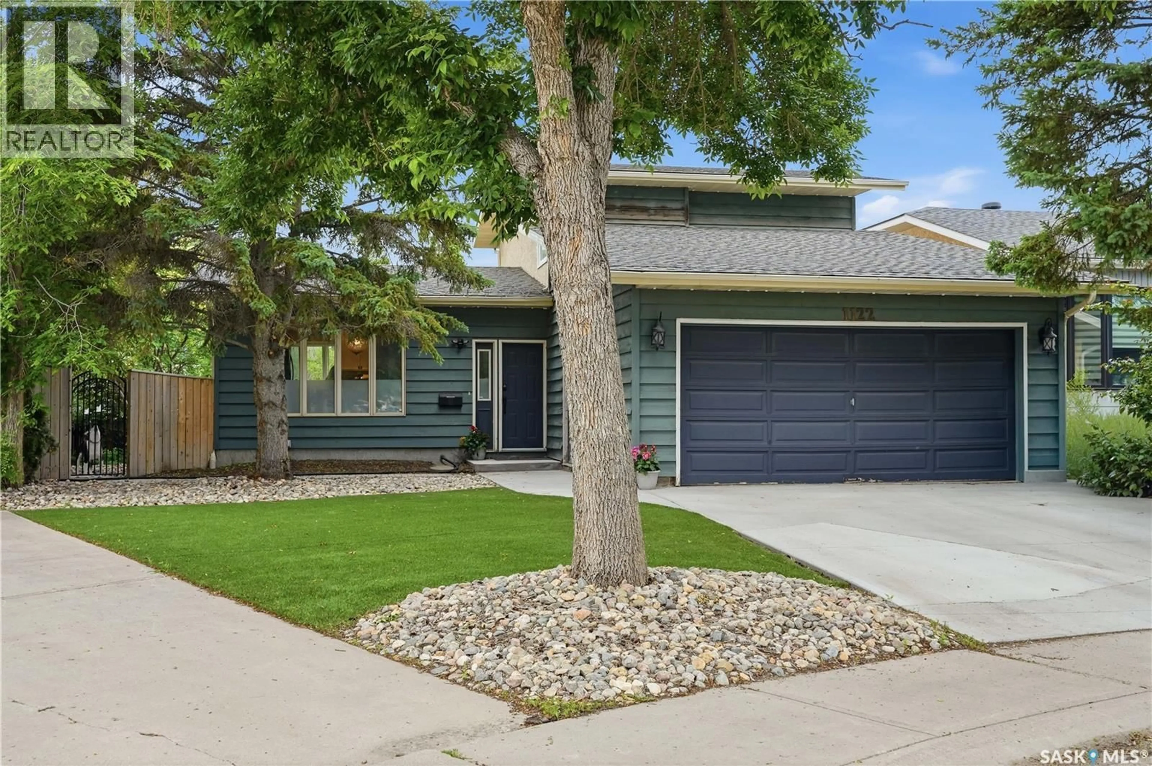 Home with vinyl exterior material, street for 1122 BAYDA CRESCENT, Regina Saskatchewan S4N6Y6