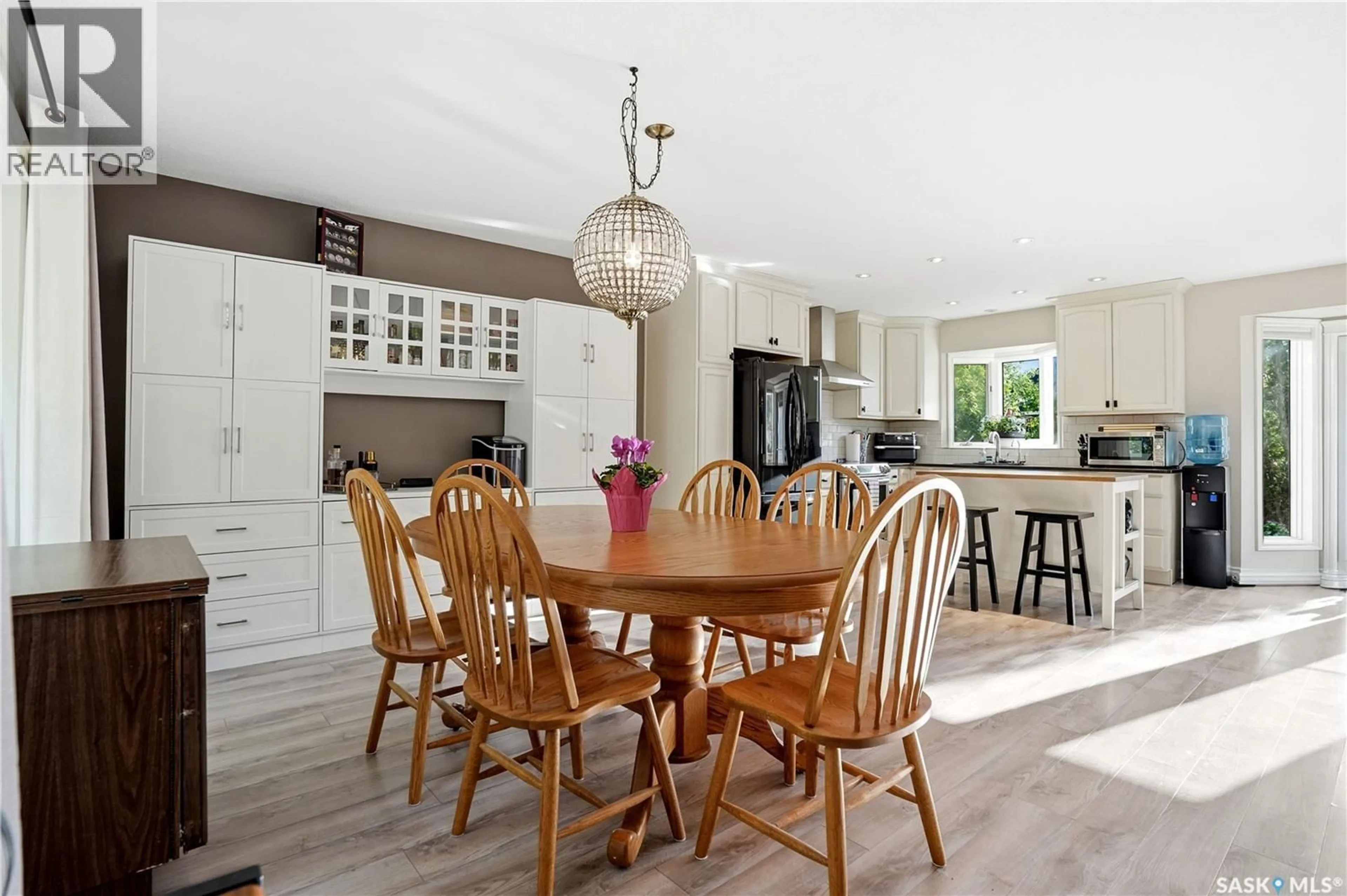 Open concept kitchen, wood/laminate floor for 1122 BAYDA CRESCENT, Regina Saskatchewan S4N6Y6